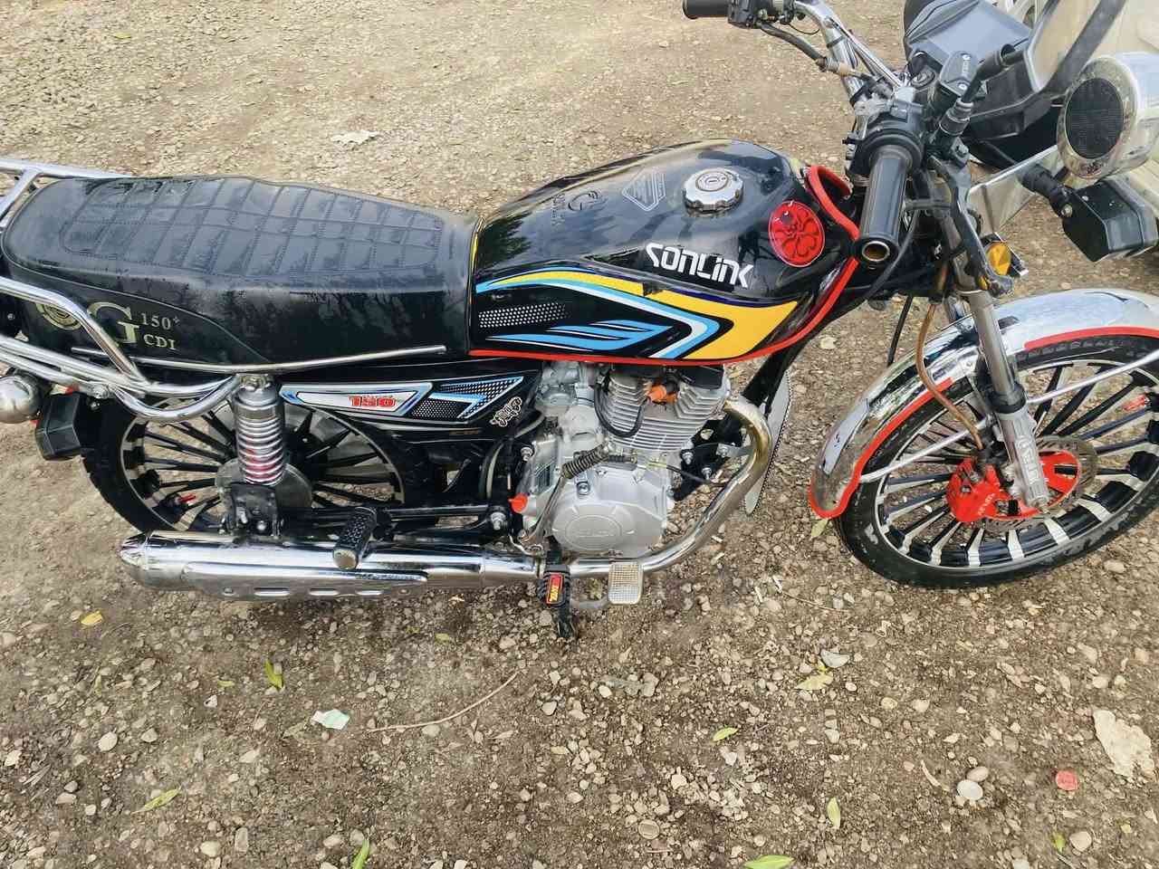 سلام عليكم دراجه للبيع موديل 24 مكفول كفاله عامه أوراق كارتوني محرك مامدود عليه  اسبانه السعر 680 وبيه مجال حك الجيه مكاني ديالى الخالص هبهب وهذا رقمي ***********
