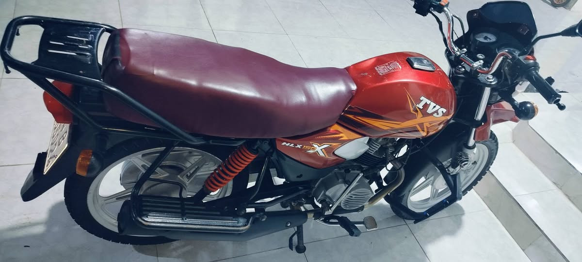 للبيع
دراجه tvs
رقم بصره بسمي جديد
شرط الشغل والنضافه
محرك مفتوح
كهربائيات كلها شغاله ماعدا الهورن
يرادلها باتري حتى تشتغل سلف
مكان البصره قضاء القرنه 
***********
سعر 1.600.000 مليون وستميه
تريد تفاصيل اكثر تعال وشوف الدراجه براحتك
