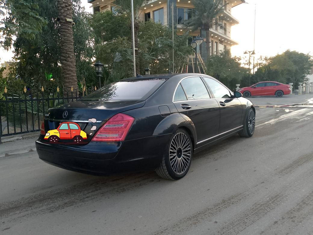 سلام عليكم مارسدس  خليجي550  Sكلاس باب طويل رئاسي موديل ٢٠٠٩ متومه وجاهزه ارقام وسنويه اصلي لون نيلي غرفته عسلي حلوه محرك كير صدر تخم تاير جديد جاهزه بيه  طخه بين لبوب وداير مال جاملغ مكحله  يعني انساها تبريد ثلج صدره نضيف تخم تاير جديد لايت زينون أبواب شفط صندوق شفط زراك لايت سعر 78 ومجال لشراي بيع او مراوس العنوان بغداد ***********
