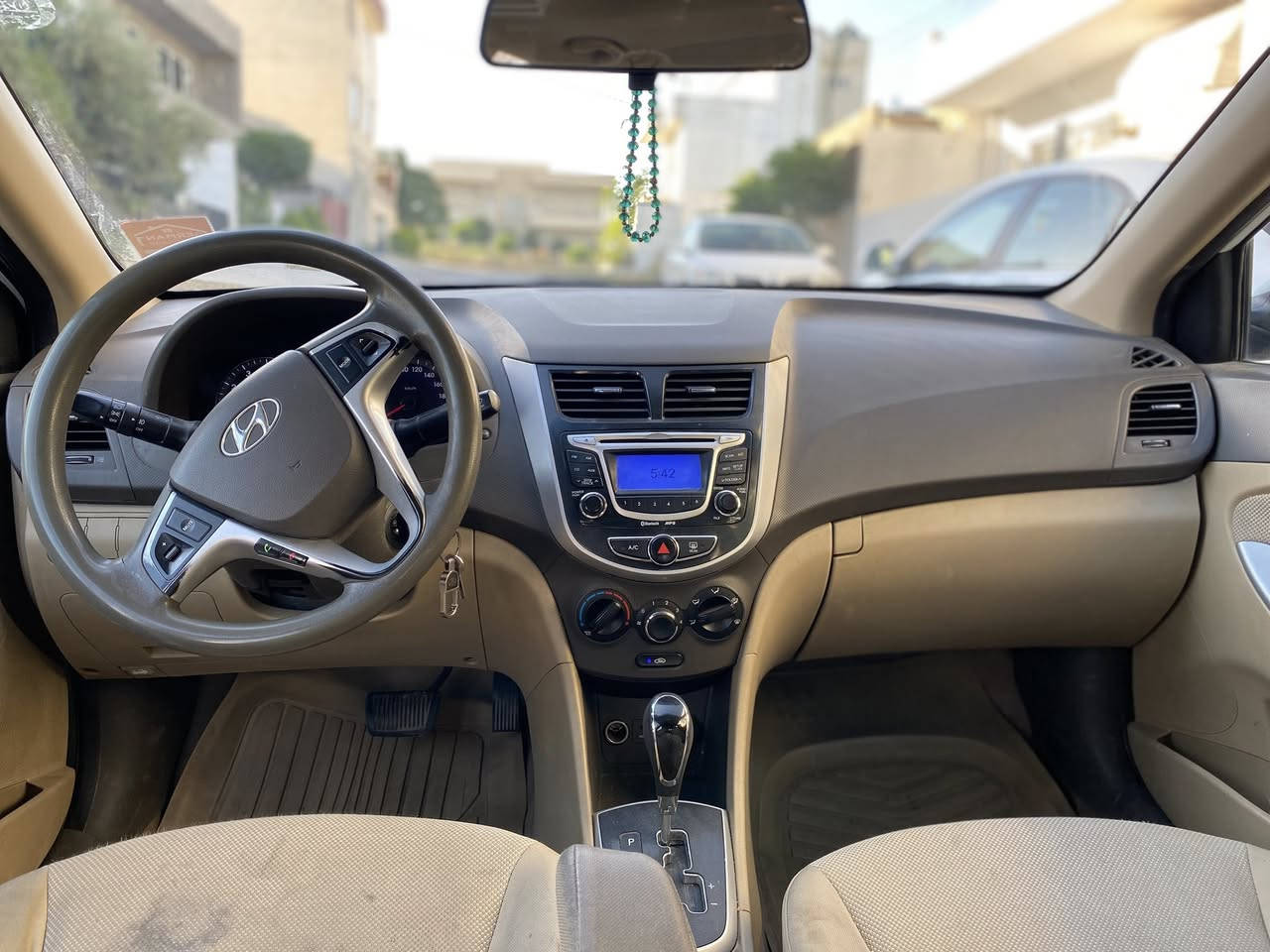 هيونداي أكسينت موديل ٢٠١١ محرك ١٦ للبيع 
كير أوتوماتيك خليجي أبيض ثلجي داخل بيج 
رقم سليمانية 
ماشية ١٤٩٣٢٠ كم 
بشرط محرك وكير وتبريد و غرامة وتحويل ثاني يوم 
سيارة كلش نظيفة وجاهزة بدون مصاريف 
ضرر ٤ قطع بدون دواخل 
سنوية منتهية صلاحية بداية شهر ٦ 
سعر رايدين ٩٠ ورقة ومجال قليل 
***********
