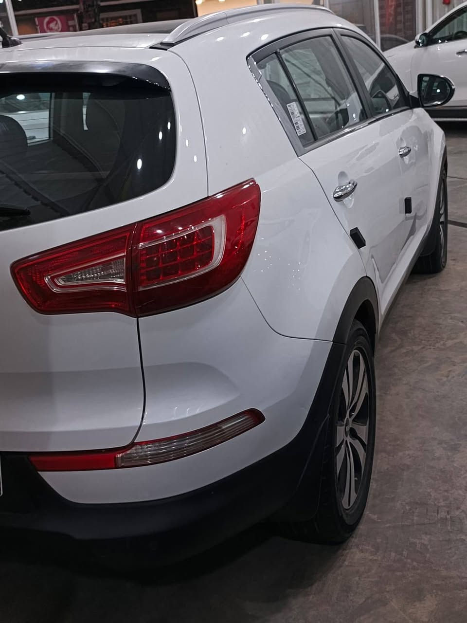 السلام عليكم 
كيا اسبورتج خليجيه موديل 2012 ماشيه 85 محرك 2000 دوش فول الفول مواصفات بانوراما وبصمه وجلد وكشن كهرباء خمسه ويل كب كامره حساس مري شفط لد امامي خلفي فول تحكمات دبل ايرباك السيارة مكفوله عام ماعدا شبر صبغ في البنيد بدون دواخل محرك كير تبريد حداده كهربائيات مكفوله هزه وسنويه ورقم بغداد السعر 154 وبيها مجال بسيط 
العنوان بغداد الاعظميه قرب ساحه عنتر 
موبايل/***********
