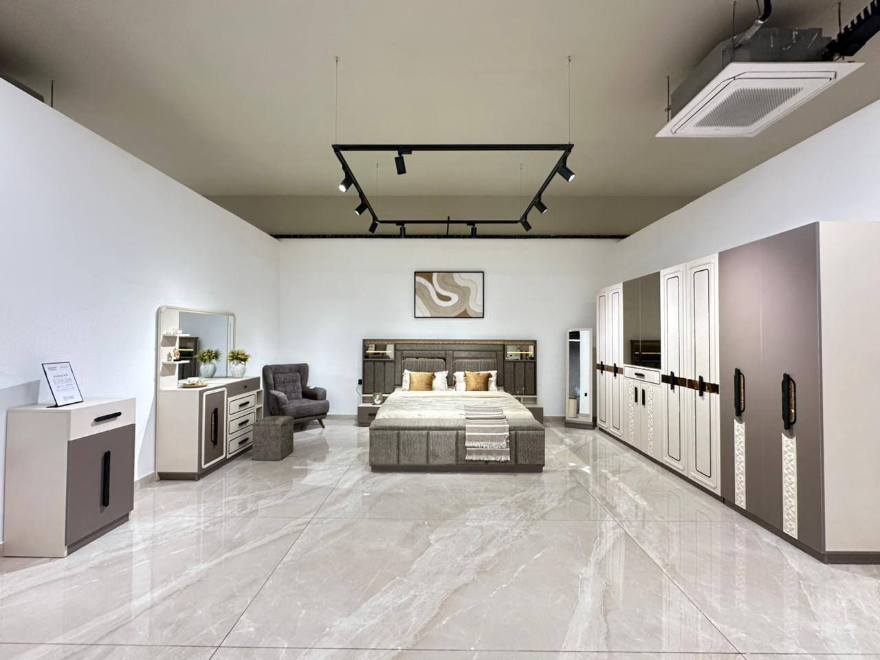 💢لا تفوت الفرصه 
💢موديلات جديده احدث التصاميم 

غرف نوم 5🇹🇷قطع 

غرف نوم 10🇹🇷قطع

متوفر احدث الموديلات انسب الاسعار💢
ضمان5️⃣سنوات حقيقي ✍️

نقل🚚مع  شد طوز خورماتو معا اطراف  # 

💢تفريغ  ع الزبون  💢

احجز غرفتك لا تفوت العرض 
تتوفر دواشك ضمان استبدال ✍️
للحجز والاستفسار واتساب***********
