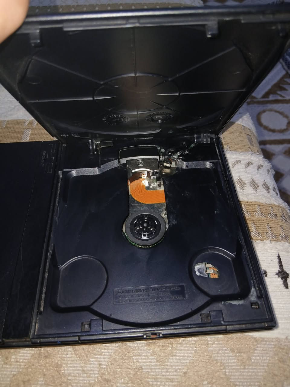 سلام عليكم بلي 2 نضافتة 70/100 يدات جدد ويحتاج محولة وبي 60 لعبة و من داخل القرص مفطور بس ما مئثر علي مكان مدينة الصدر الحميدية *********** واتساب
