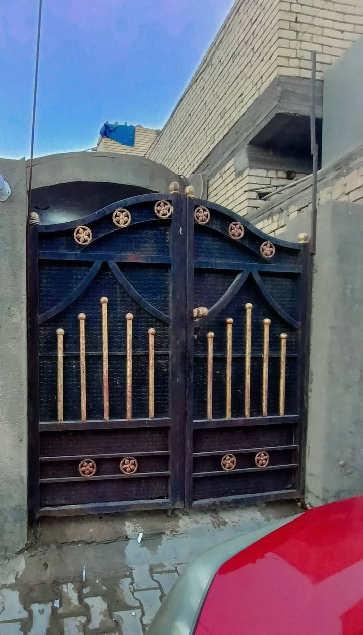 السلام عليكم ورحمة الله وبركاته
بيت مساحه 100 متر 5 × 20 السعر 63 مليون وبي مجال شويه موقع البيت المعوقين خلف الملعب مال سلام قريب القاعه مال ابو رشاد بيت كامل سيراميك+ ابياض+ بناء حديث طابوق الخدمه ماء مجاري تبليط كامل فول خدمات ثاني فرع عن الطابو بصف الركن موقع البيت رقم صاحب الدار ***********  أو ***********
