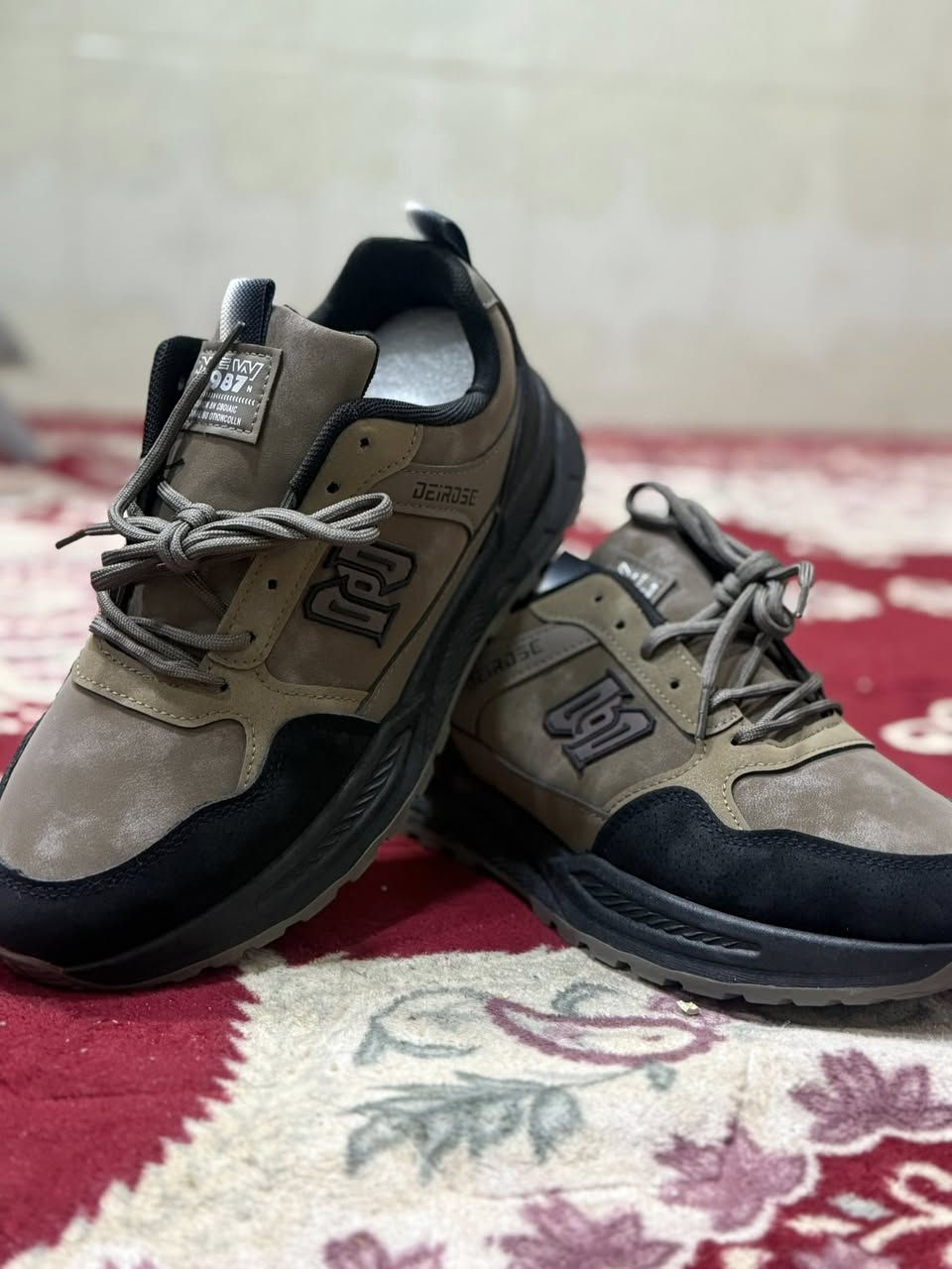 سلام عليكم
وجبه جديد من احذياء 
مريحه بل لبس
قياسات من ٤٠ إلى ٤٤ 
قطعة وحده ١٠ الف 
قطعتين ١٨ الف 
٣ قطع ٢٦ الف 
للطلب واستفسار 
مراسلة صفحه او عل ارقم تاليه 
***********
***********
