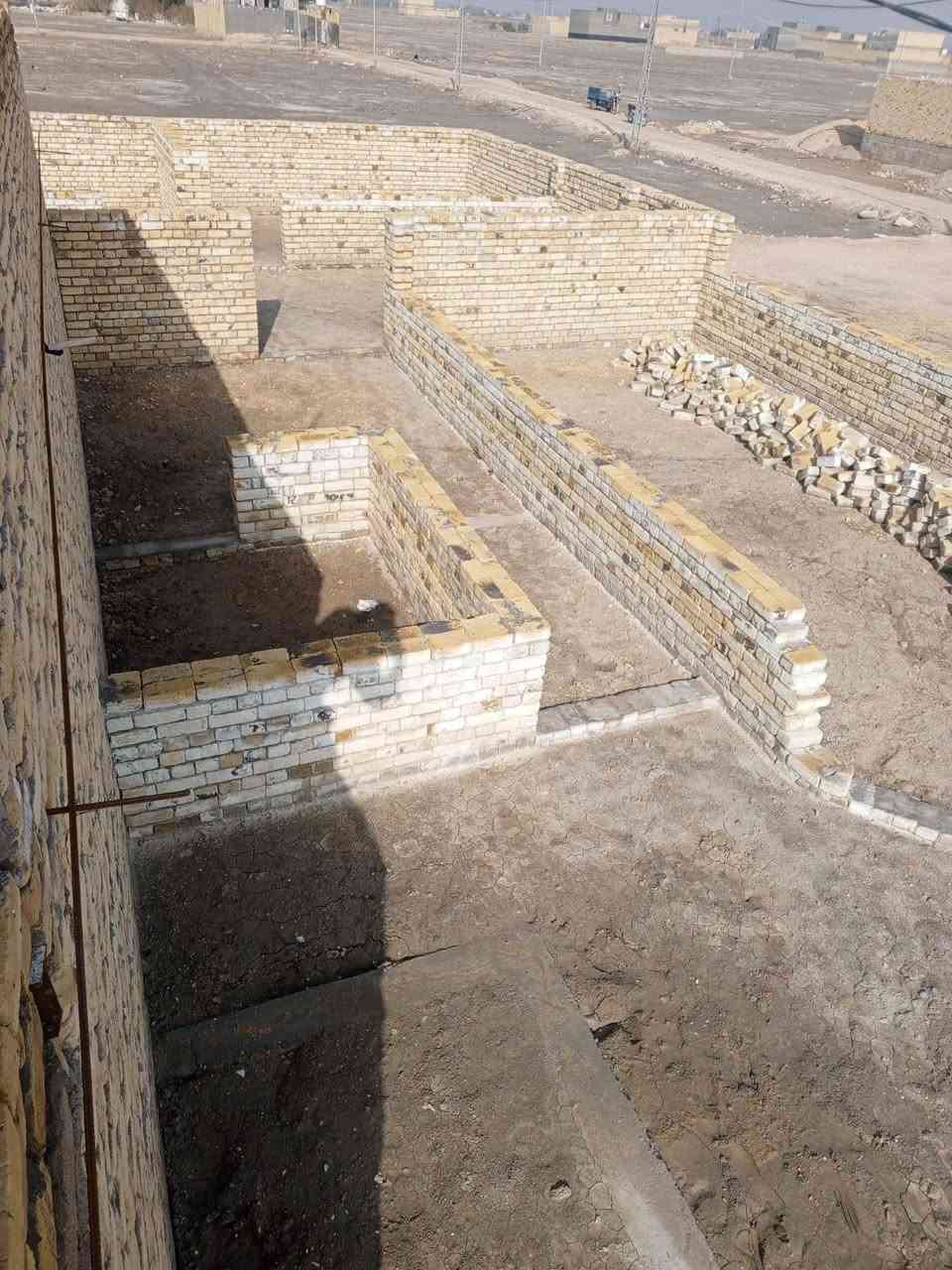 هيكل للبيع بالجزيرة واصلة خدمات بيه غرفة ومطبخ وصحيات كاملات وباقي البناء كما موضح بالصورة للأستفسار الاتصال على الرقم *********** او مراجعة المكتب / الصوب الكبير شارع الجسر مقابل مجمع ستار
