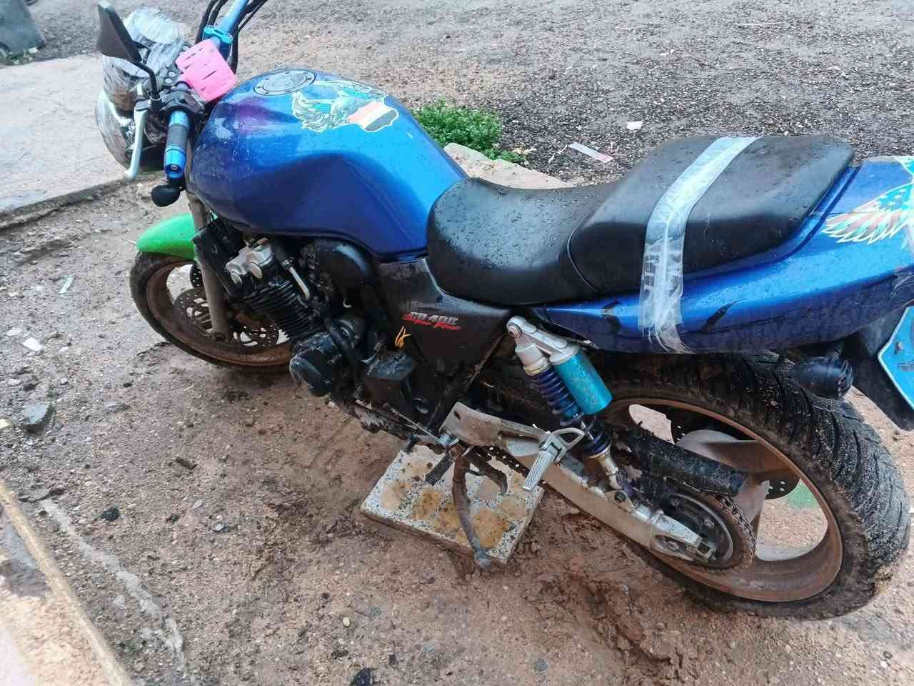 للبيع دراجه سيبي فور جيل ثاني ٨ولف محرك خير من الله دراجه نقصها ولفات بس دراجه شغاله يرادلها تعمير المكان البعلوان النساف الاستفسار هاتف.. ***********غير متواجد على الفيس
