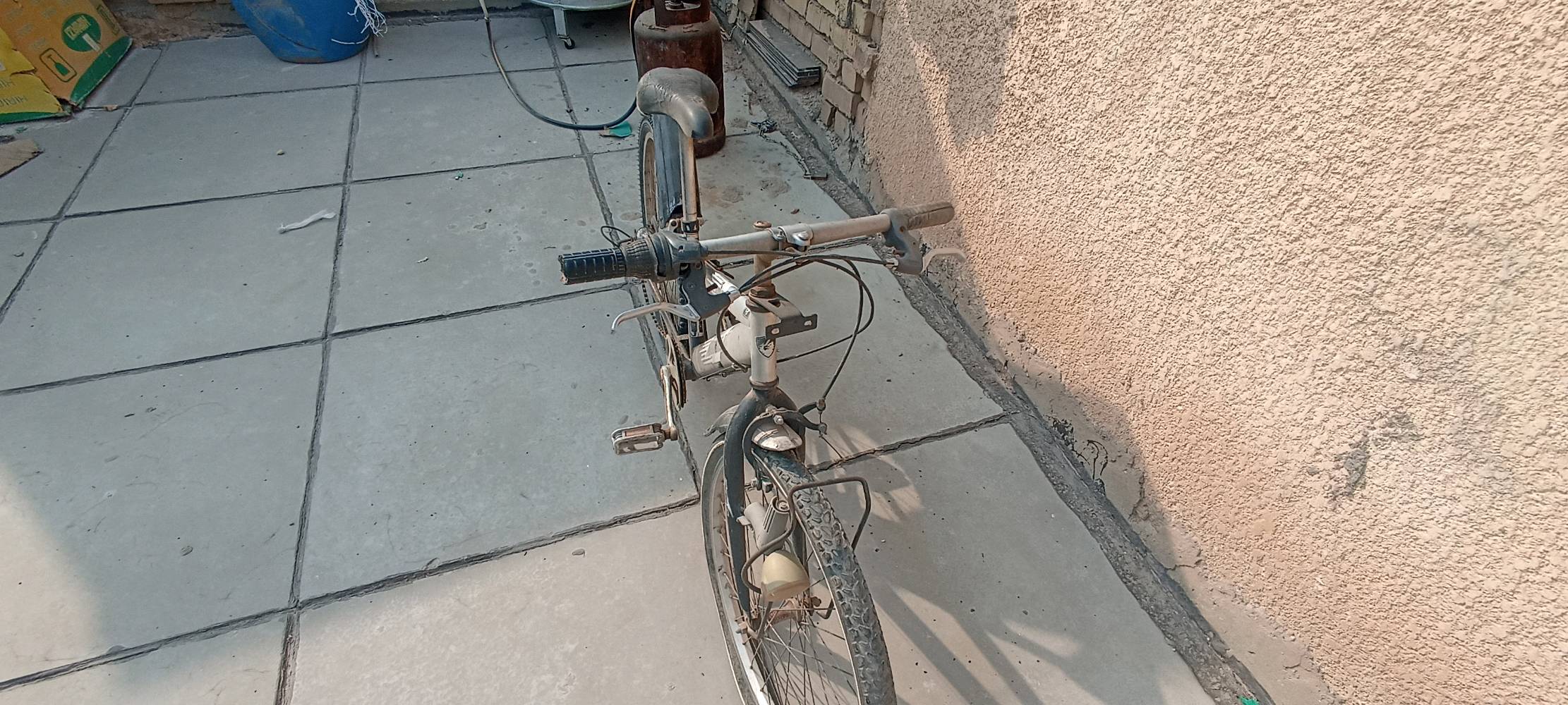 بايسكل مستعمل 
للبيع وبيه مجال للشراي 
بس يرادله تنظيف وتبديل جوبات وتنظيف الزنجيل بسيط بس اتحطله دهن
عطلاته بس اكو قطعه تثبت الزنجيل ما تشتغل
الگير بيه 6 سرعات ويشتغل
الموقع : بغداد الاورفلي