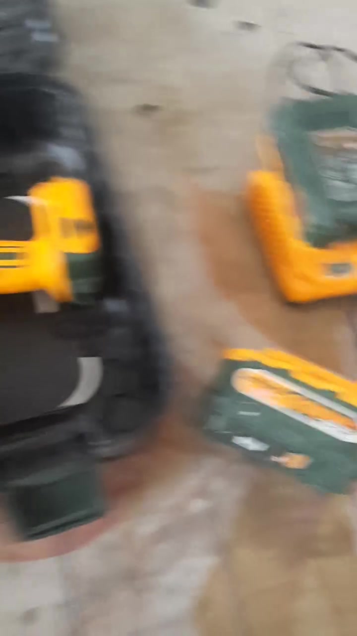 لبيع كلمن وسعرة عنوان شعب شارع صحة ***********
