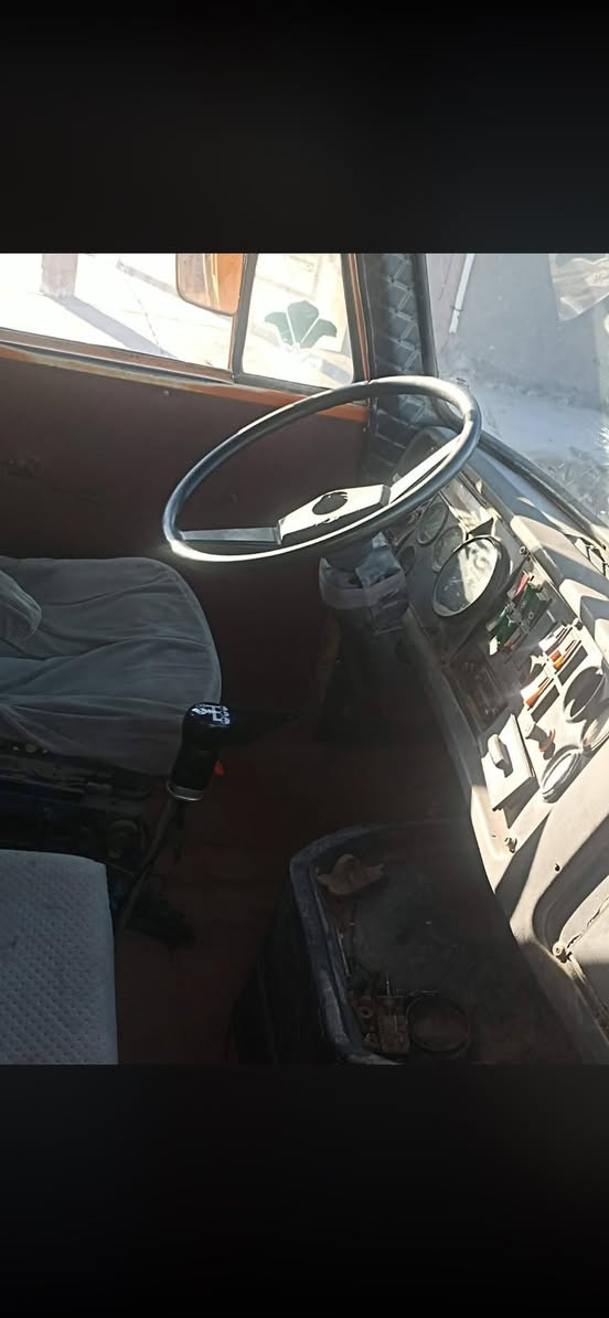 سلام عليكم فالفو موديل 1982 حكم محلي سياره بلادي كلش نضيفه محرك N10 مجموعه14  شرط التحويل  السعر 17 مليون وبيه مجال الشراي يتصل ***********
