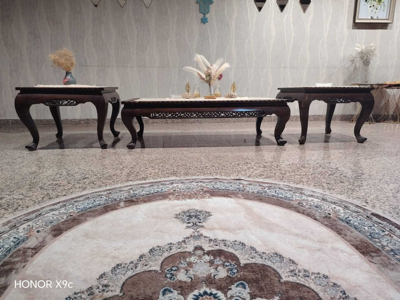 طبلات هنديةنحت يدوي نوع الخشب صندل المرمر ايطالي قديم طبيعي العد ٣ طبلات السعر ٩٠٠ الف الطبلات انتيكه واللي يعرفهن يعرف قيمتهن


**إذا كنت صاحب هذا الإعلان وتريد حذفه لأي سبب، رجاءا أرسل رسالة إلى الدعم الفني**