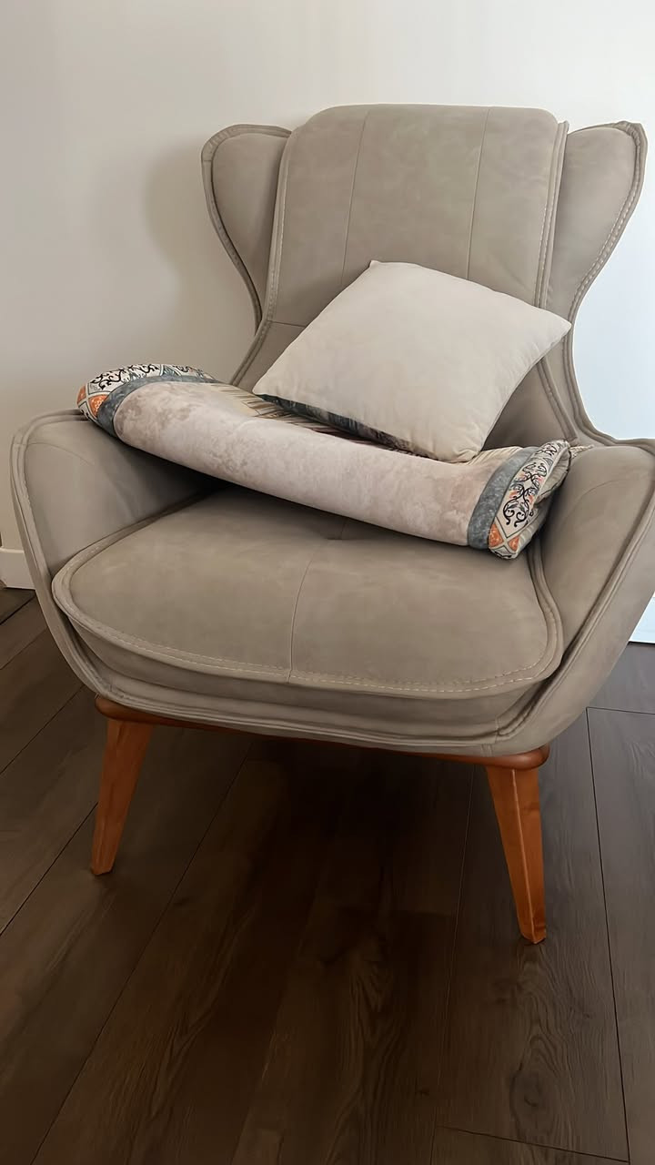 طخم للبيع عنوان اربيل عشر مقاعد بس رجل من قنفه تتركب ما عيب استفسار اتصلو او ارسلو وتساب***********
