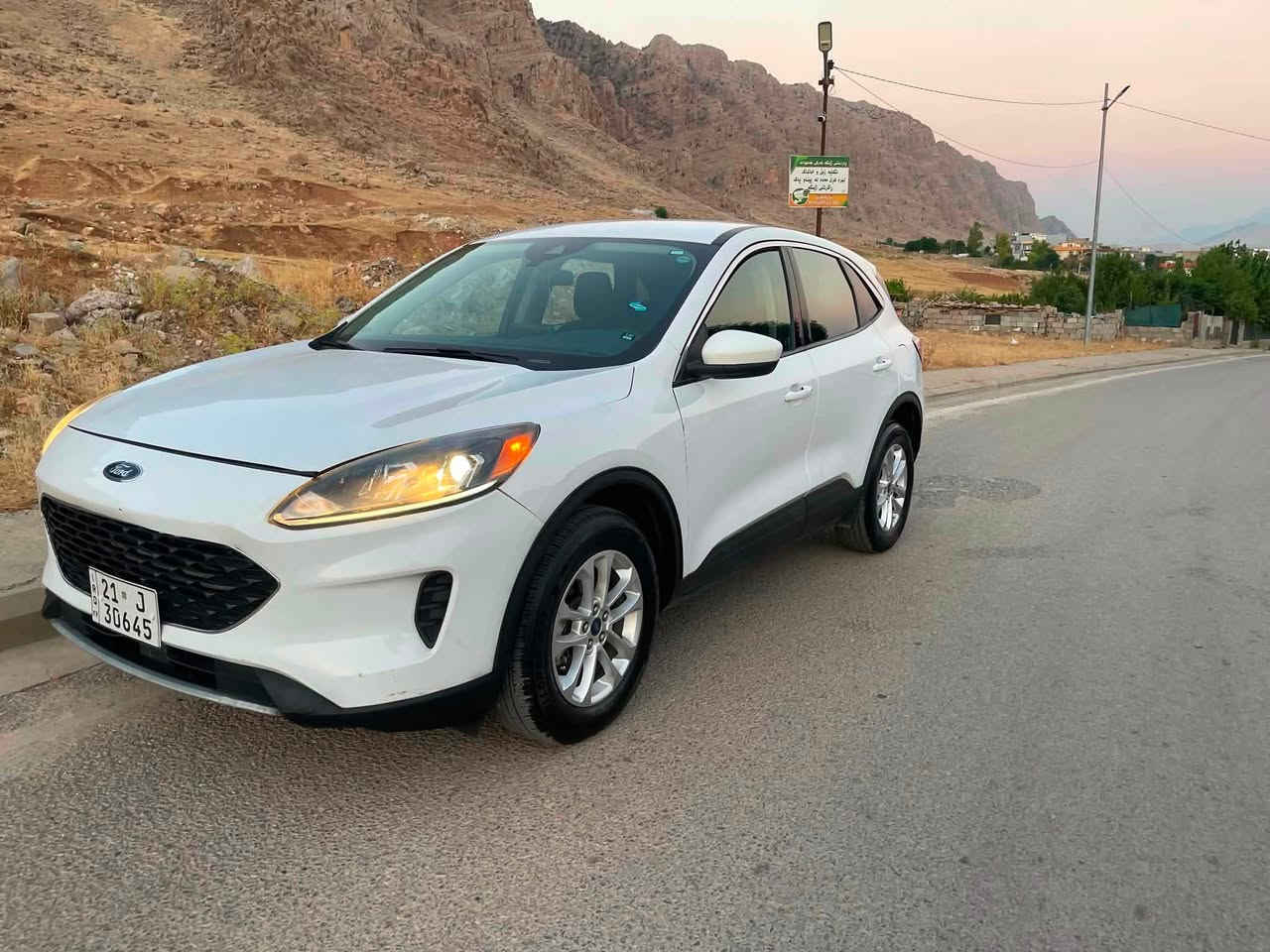 🚘 Ford Escape SE 2020
✨ لە دەستی دوو – زۆر پاک و خاوێن

✅ بۆیاخی نییە (Original Paint)
✅ گیربۆکس و مەکینە هەرگیز نەکراونەتەوە، هەمووی فابریکەن
✅ سەنەوی نوێ
✅ ژمارەی سلێمانی
✅ ئامادەی هەر پشکنین و تاقیکردنەوەیە

مواسفات:
🔹 Smart Key (بەسمە)
🔹 Push Start
🔹 شاشەی تاچ
🔹 Apple CarPlay & Android Auto
🔹 کامێرای دواوە
🔹 Cruise Control
🔹 سنسووری دواوە
🔹 لایتی LED
🔹 A/C

🔹 دەرگای دواکەوتوو (Power Tailgate)

📍 شوێن: سلێمانی

📞 پەیوەندی:
What is up☎️ *********** (ئاسیا)
☎️ *********** (کۆرەک)

📩 بۆ زانیاری زیاتر یان سەیرکردنی سەیارە، پەیوەندیمان پێوە بکەن.
