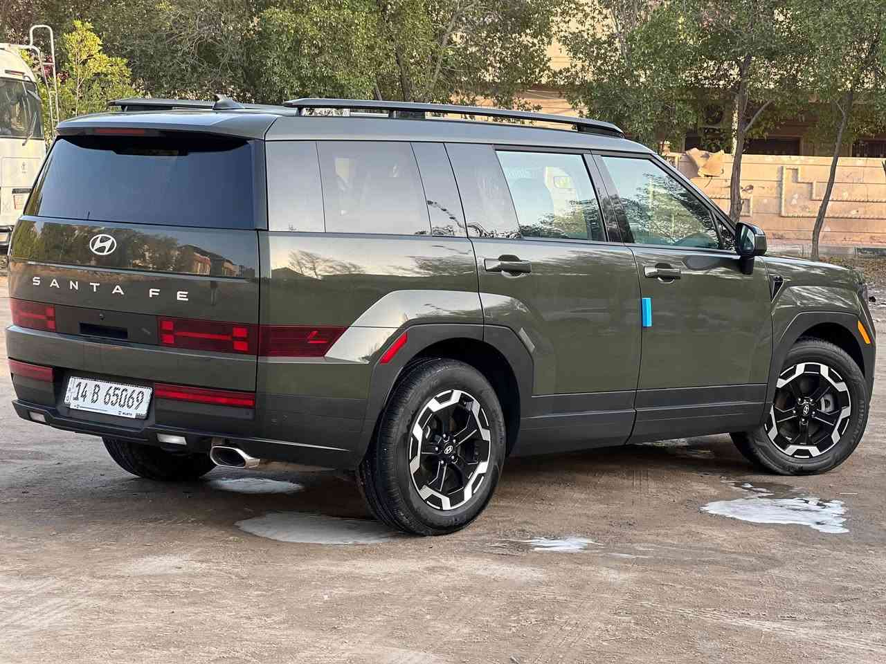 ألسـلام عليــكم سنتافي 2024 فول عدا الفتحه بنزين
وارد امريكي #لون #مميز #زيتوني
دخول جديد رقم جديد بصره شهداء بسمي 
السياره حيل نضيفه ماشيه 18 الف مايل 
ما ناقصه اي شي ارباك واحد طاك فقط برده ومصلح 
حادثه بيبان ثنين مبدلات جهة السايق 
#المحرك 2500سي سي #تيربو تنسه الادوانص وتشتغل بانزين عادي 
#المواصفات
1- مفتاح ذكي بصمة + التشغيل عن بعد+اناره ترحيب
2- كير بنظام الازار المنفصلة الاصدار الجديد ( بيانو) ٨سرع دبل كلج
٣- كير ماوس ثانوي لأوضاع القيادة / Drive Mode 
‏norml -  - Sport 
٤- كير تعليك مثل المارسدس 
٥- اوتو كار يعمل بلوتوث بدون كابل وتفتح خريطة اي منطقة بالعراق او العالم بشاشة السيارة
٦- هاند بريك بصمة 
‏٧ - Auto Hold  أوتو هولد
٨- خاصية ISOFIX   ايزو فكس قفل الاطفال
٩- نظام مانع الانزلاق
١٠ - نظام نزول المنحدرات.
١١ - نظام اطفاء المحرك (A) ذاتيا في الازدحامات لتوفير الوقود
١٢- شاشة كبيرة لمس تدعم Apple Car play و Android وبلوتوث مدمج والأوامر الصوتية
١٣- الداشبورد الكتروني لمس بانماط متغيرة حسب وضعية القيادة
١٤- الشاشة الوسطية حجم كبير ١٢ انج مع دعم الملاحة بالخرائط GPS وبوصلة للاتجاهات
١٥- شاحن هاتف wireles وايرلس
١٦-  مخارج شحن Tp_C عدد ٦وتشغيل الميديا
١٧- منافذ للطاقة كهرباء 12فولت ومنفذ 110 فولت
١٨-  مرايا نقطة عمياء 
١٩- خاصية الترحيب عند فتح السيارة
٢٠-  الصندوق كهربائي ذكي يفتح عند الاقتراب ويمكن قفل جميع ابواب السيارة عند غلق باب الخلفي للصندوق
٢١- حساسات ضغط الاطارات 
٢٢- حساسات أمامية / جانبية /خلفية
٢٣-  كامرة اضافية لتقنية منع الخروج عن المسار
٢٤- ميزة التوقف الذاتي للمركبة مانع للاصطدام عند القيادة او الرجوع
٢٥-  المركبة تعيد نفسها للمسار الصحيح عند عدم الانتباه
٢٦- لايت زينون رباعي العدسات بتقنية High Beam الانارة الذكية + LED  نهاري 
٢٧- بك لايت LED مميز مدعوم بتقنية ضد الضباب لاوضح رؤية للمركبة
٢٨- كاميرة   3D تفاعلية متعددة الاوضاع
٢٩- سستم صوت هارمن كاردن 10 سماعات محيطية مع دمام وتويترز 
٣٠-  نظام القيادة الذاتي الذكي في الشوارع المخططة 
٣١- مثبت السرعة Cruise وميزة التباعد عن المركبات
٣٢- خاصية المايك للسائق للتحدث مع الركاب في الخلف
٣٣- حساس حراري بسقف السيارة بتحذير صوتي في حال نسيان الاطفال في المركبة
٣٤- قفل الابواب والنوافذ / خاصية عدم العبث للاطفال
٣٥- القفل المركزي للابواب وعدم الفتح عند مرور مركبة بشكل قريب من السيارة 
٣٧- الداخل جلد بلون مميز اسود وابيض اوف وايت تطعيم الدواخل
٣٨- ستيرنغ من الجلد حياكة مع تحكمات وميزة تدفئة المقود
٣٩- شفتات رياضية بالمقود
٤٠-  التبريد والتدفئة تحكم شاشة وتحكم يدوي ايضا
٤١-  التبريد امامي خلفي مناخ منفصل
٤٣- قبضات أبواب ألمنيوم مع خاصية الانارة ليلا
٤٤- حساس لمس ابواب لفتح وغلق باب السائق والراكب
٤٥- ماسحات امامية حساس / تشغيل تلقائي وسرعة حسب غزارة المطر
٤٦- ماسحة خلفية حساس /  تشغيل تلقائي عند المطر
٤٧- اريل نفكيتر مدمج بتقنية التقاط بث الراديو HD
٤٨- الصندوق كهربائي ذكي يفتح عند الاقتراب
وبعد بيها هواي مواصفات 
#السعر #247 وبيها مجال للطيبين 
#للاستفسار  ***********
