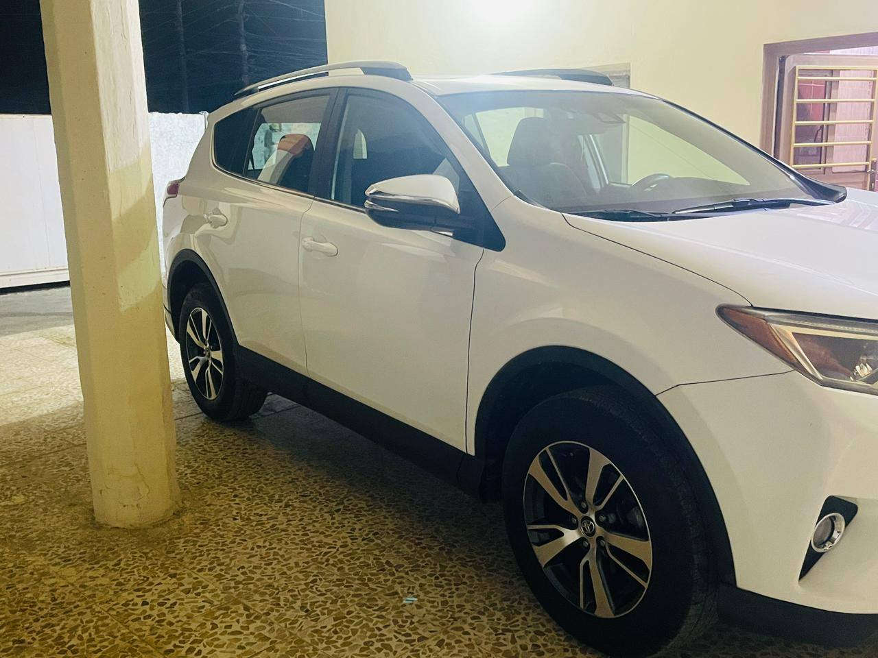 السلام عليكم
راف فور ٢٠١٧ وارد امريكي
مواصفات
فور ويل
تنته
كامرا
حساسات
رادار
حساس مسار
سيارة حلوه ونضيفه
السعر ١٧٠
وبيها مجال
***********
