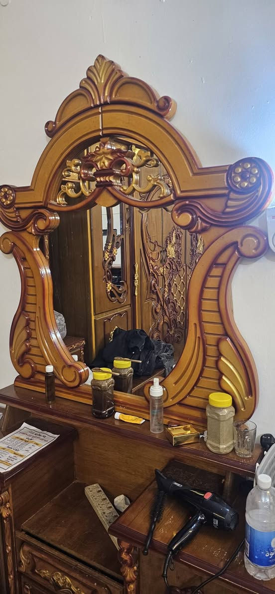 للبيع غرفه مستعمله كله الخشب بلوك بعده مغلفه ب ليلون بغداد ***********
