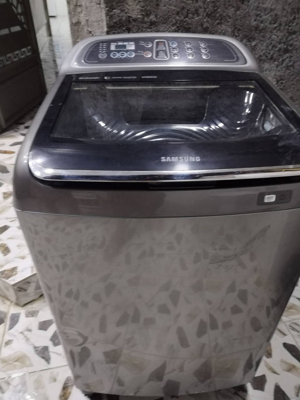 لبيع غسالة اوتوماتيك بسعر مناسب شغال مبيه شي سبب لبيع ماعندي مكان الها***********
