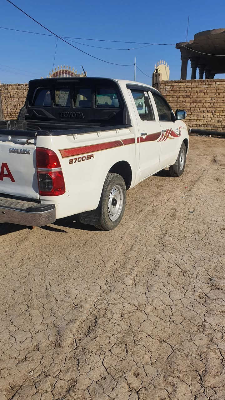 السلام عليكم للبيع بيكم هايلوكس موديل2013 رقم واسط تحويل مباشر مكفوله السعر 180 وبيه  مجال الشراي 
***********
***********
