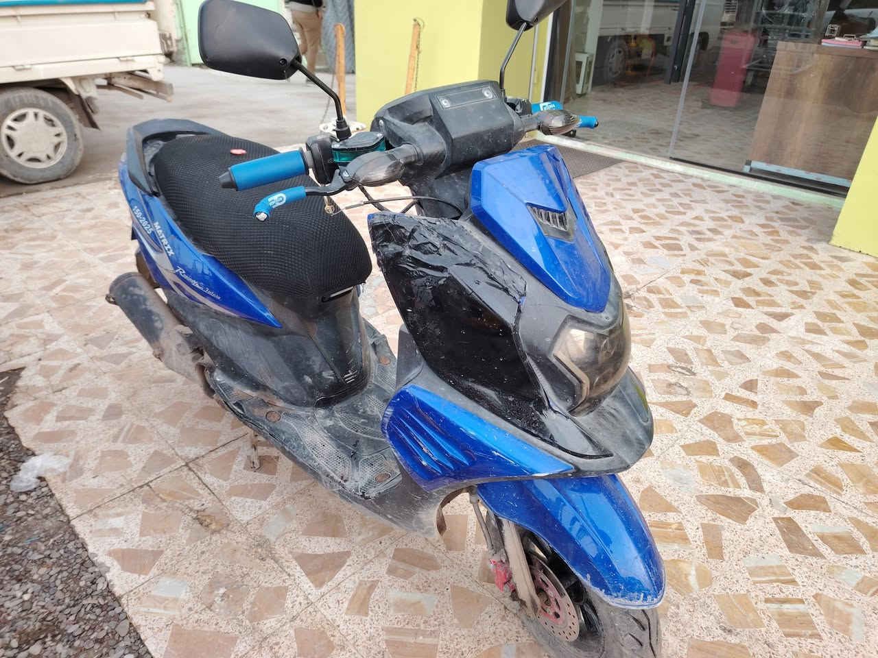 السلام عليكم موطور للبيع السعر ٤٥٠ الف وبي مجال ***********
