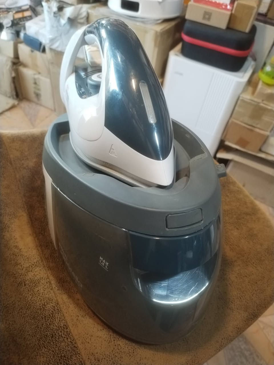 مكواة بخارية ماركة POLTI Vaporella
ماركة إيطالية أصلية ممتازة بقوة 2200 واط يدفع بخار كلش قوي يصل إلى 6.5 بار أسفل المكواة المنيوم مطلي بالسيراميك طلاء ثخين غير قابل للالتصاق خزان كبير حجم 1.5 لتر.

المواصفات:

القاعدة الحرارية سيراميك

نظام مضاد للترسبات الكلسية: نظام تنظيف الترسبات الكلسية

إجمالي الطاقة 2200 واط

توفير الطاقة/المياه -25%/-27%*

أضواء تحذيرية: نفاد الماء / اقتصادي / تنظيف الكلس

مدة التسخين دقيقتان

أقصى ضغط للمضخة: 6.5

الأبعاد:(الطول × العرض × الارتفاع) 25 × 27.5 × 38سم

الوزن: 2.6 كغم


**إذا كنت صاحب هذا الإعلان وتريد حذفه لأي سبب، رجاءا أرسل رسالة إلى الدعم الفني**