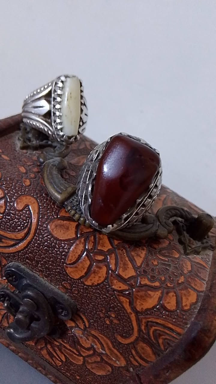 عشاق(الدلو) الأصيل لون(نادر)الحمر الغامق
المصاغ يدوي(ثقيل)


**إذا كنت صاحب هذا الإعلان وتريد حذفه لأي سبب، رجاءا أرسل رسالة إلى الدعم الفني**