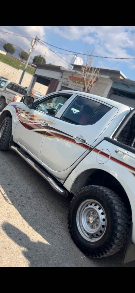 قەزافی گاز ٢٠٠٨
فەحسو هەزەی تازە لۆ کرایە 
رەقەمی نوە سەنەوی بەسەر چوە 
مەکینە ئینجیکتەر  بیلادی 
سەرفو بوخارو دوکەری نیە بەشەرت 
تەحویل خرامە بەشرت  هەر چوار تایەی نوئیە 
تەبرید گئر دەبل گئر یەک هەزاری مەسرەفی تئ دا نیە 
سحر ١٠٣و مەجال 
شوئن سۆران 
 ***********
***********ڤایبەرو وەتساپ سوران, أربيل
