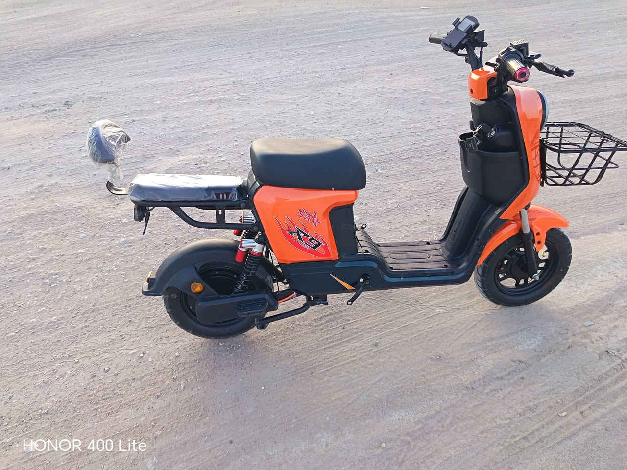 البيع درجه شحن R9 درجه نضيفه جدا بيه ملاحضات كلش بسيط مماثره عل درجه فقط كسر دوسه واحده بسطه مو كله من الشاير غير شغاله درجه كفرات شخط مابيهن  تايرات جدد ياباني اصلي مكاني كربلاء حي القدس قرب محطه الكفيل غير موجود عل فيس تواصل رقم ***********
