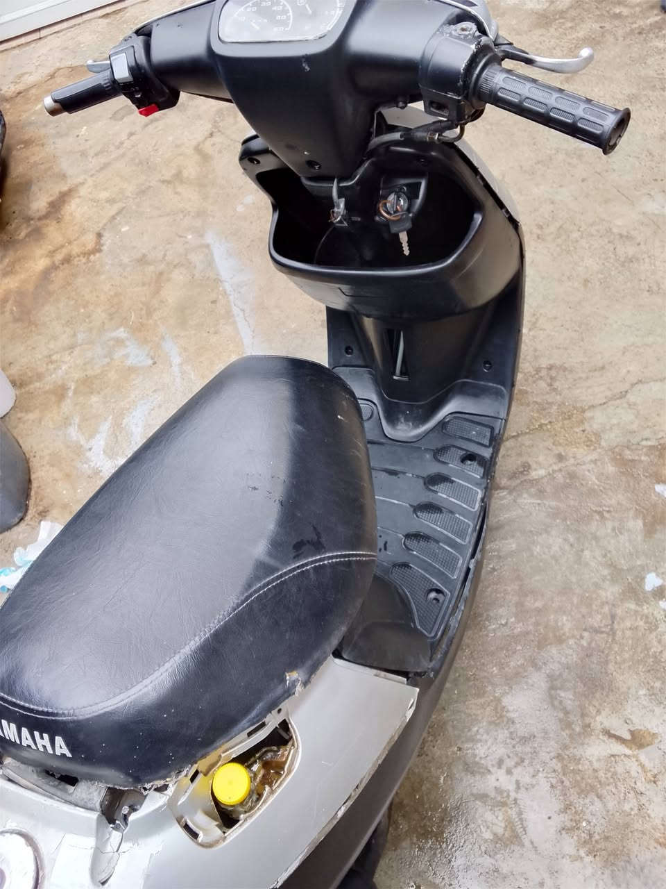 سلام عليكم اخوان دراجه للبيع ياماها بطه شغاله نكره هندر العيب بيه فقط يحتاج هاي الي يدر الدهن مااعرف اسمه بس سعره 8 تالاف و كفر مكسور و قطعه موجود بس تلحمه و من جه وحده شاصي ملحوم السعر 125 الف وبيه مجال قليل العنوان قادسيه الاوله. ***********
