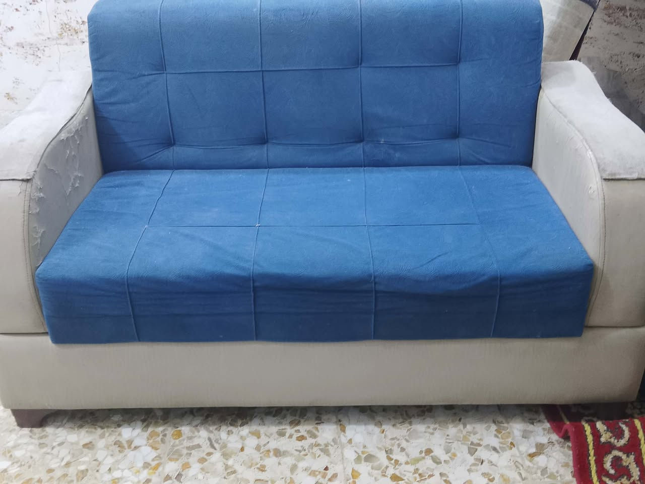 ديوان نضيف للبيع 10مقاعد الحله ***********
