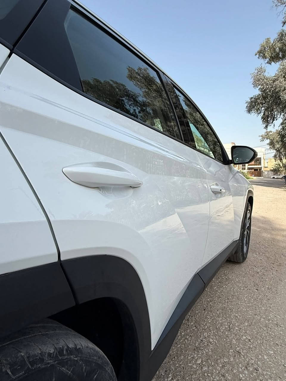 السلام عليكم توكسان للبيع او مراوس بيكم او سورنتو كفالة عامة بيه شوية بارد مكفولة من الصبغ والفتح سيارة جديدة تخم تاير جديد كله على وضع الشركة موديل ٢٢ رقم بغداد انكليزي لاستفار الاتصال *********** اتصل وتدلل
