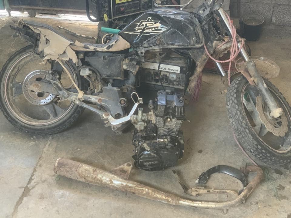 دراجه بانده للبيع المحرك مكفول بس عوزه تجفيت بستم ورنكات والباقي مكفول (و ابيعها كلها كوم حديد) سعر 350 وبيها مجال مكاني ميسان قضاء علي الغربي للستفسار ***********
