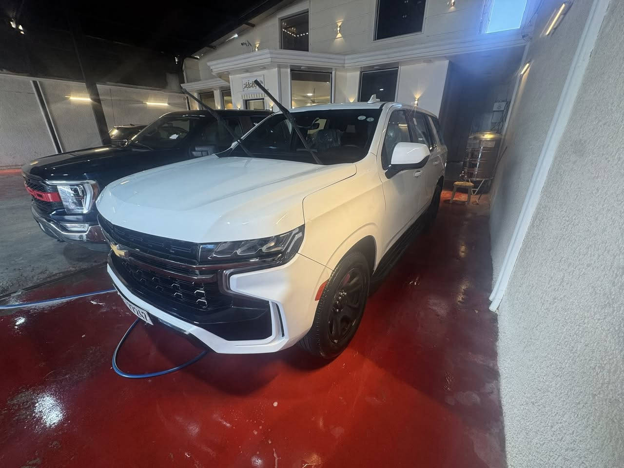 السلام عليكم
تاهو موديل 2023 بوليسي
مواصفات البوليسي معروفه فارغه
ماشيه 14 الف 
مرقم اربيل رقم جديد وكامل
الحادث جاملوغ وبنيد بلاد نفس لون مبدل
شاصي مكفول
السعر 378 مجال 
***********
