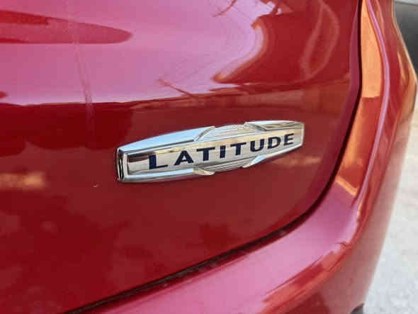 السلام عليكم ورحمة الله
للبيع سيارة: جيب كومباس  موديل 2021

•الضرر: جاملغ و باب السائق  ( البجم كبس ) 
•الرقم: اربيل الجديد 
•الايرباكات: دركة ودشبول
 
مكفولة من الشاصي و اللغد 

•المواصفات :
▪️المحرك: 2.4L (اربعة سلندر)
▪️ ماشيه 68 الف ميل 
▪️ويل كب  مع طقم تايرات جديد
▪️بصمه 
▪️تشغيل عن بعد
▪️كامرة خلفية
▪️كشنات السيارة جلد و مخمل 
▪️تدفئة لكشنات المقدمة ستيرن تدفئه 
▪️شاشة 
▪️تبريد قطعتين امامي وخلفي
▪️سايد بريك دكمة
▪️سستم صوت
▪️تحكم ستيرن جهتين بلوتوث وحاكية وكروس سرعة وتحكم صوت 
▪️نظام ABS مانع انزلاق
▪️ ، مرقمة أربيل وجاهزة.
السياره كامله وما ناقصها شي 

ملاحظة :  هنا بالعراق. صار بيها صبغ بالكرن مال الجاملغ امامي مكفول من الضربه والحادث 

السعر المطلوب: 147 💵💵 ورقة وبيها مجال 
 
مكانها : بغداد - الدوره 
للاتصال : ***********
