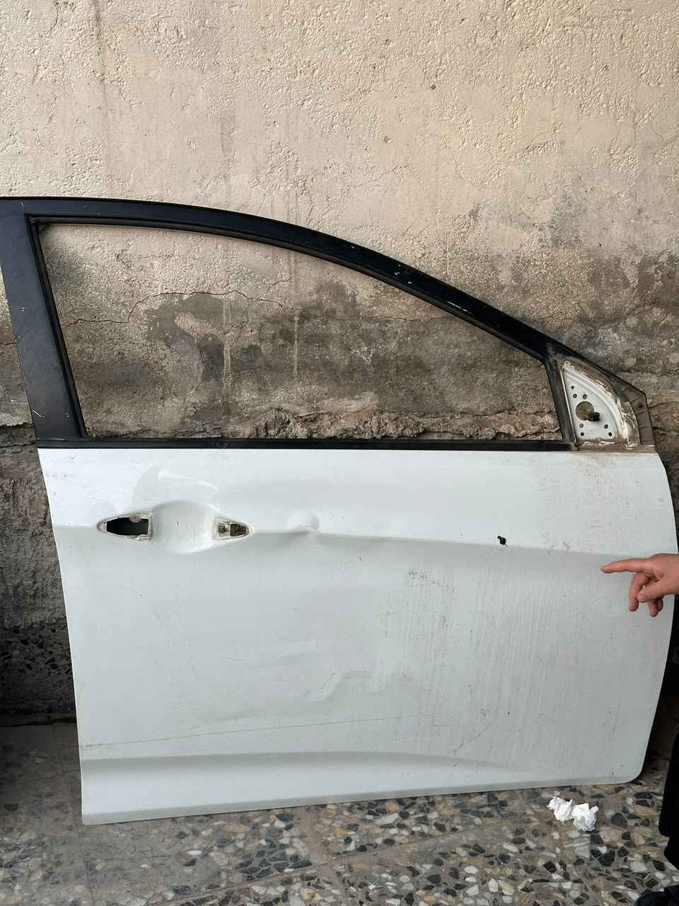 السلام عليكم بيبان بلادي للبيع بيهن ضرر بسيط للتواصل
***********
