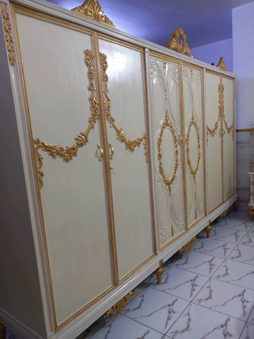 غرفة نوم زان مصري انتيكا للبيع نظيفة كلش ومابيها اضرار ودواخلها جديدة 6 بوب خاناتها كبار وتكمة غرفة كلش مرتبة ونظيفة سعرها مليون العنوان بغداد