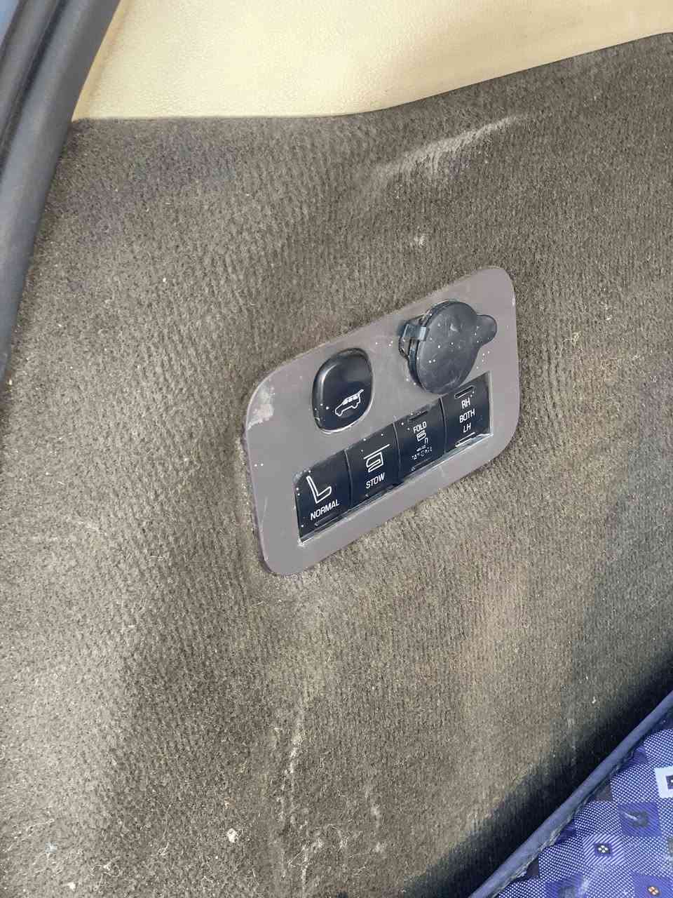 🚗 موديل 2019للبيع: لينكولن
📞 للتواصل:***********
واتساب 
💰 السعر: 220$ورقةوبيها مجال اخوان 
 
📊 
🛠️ المحرك: 6 سلندر – 3.5 V6تون تيربو ✈️ مكينه مفتوح بسبب الدهن بشرط راجعه شركه مكينه وكير بشرط 

⚙️ المواصفات:
• فول مواصفات لمتد مفوله الأخير 
ابواب بصمه
تشغيل عن بعد 
صندوق كهرباء 
تبريد 3 قطع منفصل
دخول ذكي 
بصمه
• شاشة وسطية 
سايد بريك رجل
• كاميره خلفيه
تدفئة كراسي
تدفئه ستيرن 
كشنات جلد
• مقاعد لسبعة ركاب
• تحكمات ستيرن كاملة
• حساسات أمامية وخلفية وجانبية

مثبت سرعه 
وبعد بيها مواصفات أخرى 
⚠️ أضرار السيارة:
• وارد أمريكي– ضرر السياره موجود بل صور بدون دواخل بدون تبديل فقط صبغ أرباك راجع سستم بشرط
• السيارة جاهزة بدون أي نقوصات

📌 تفاصيل إضافية:
• رقم السيارة: سليمانية الدولي الجديد
• باسم المالك تحويل مباشر

• صدر جديد، بطارية جديدة، إطارات جديدة 
للتواصل   ***********
