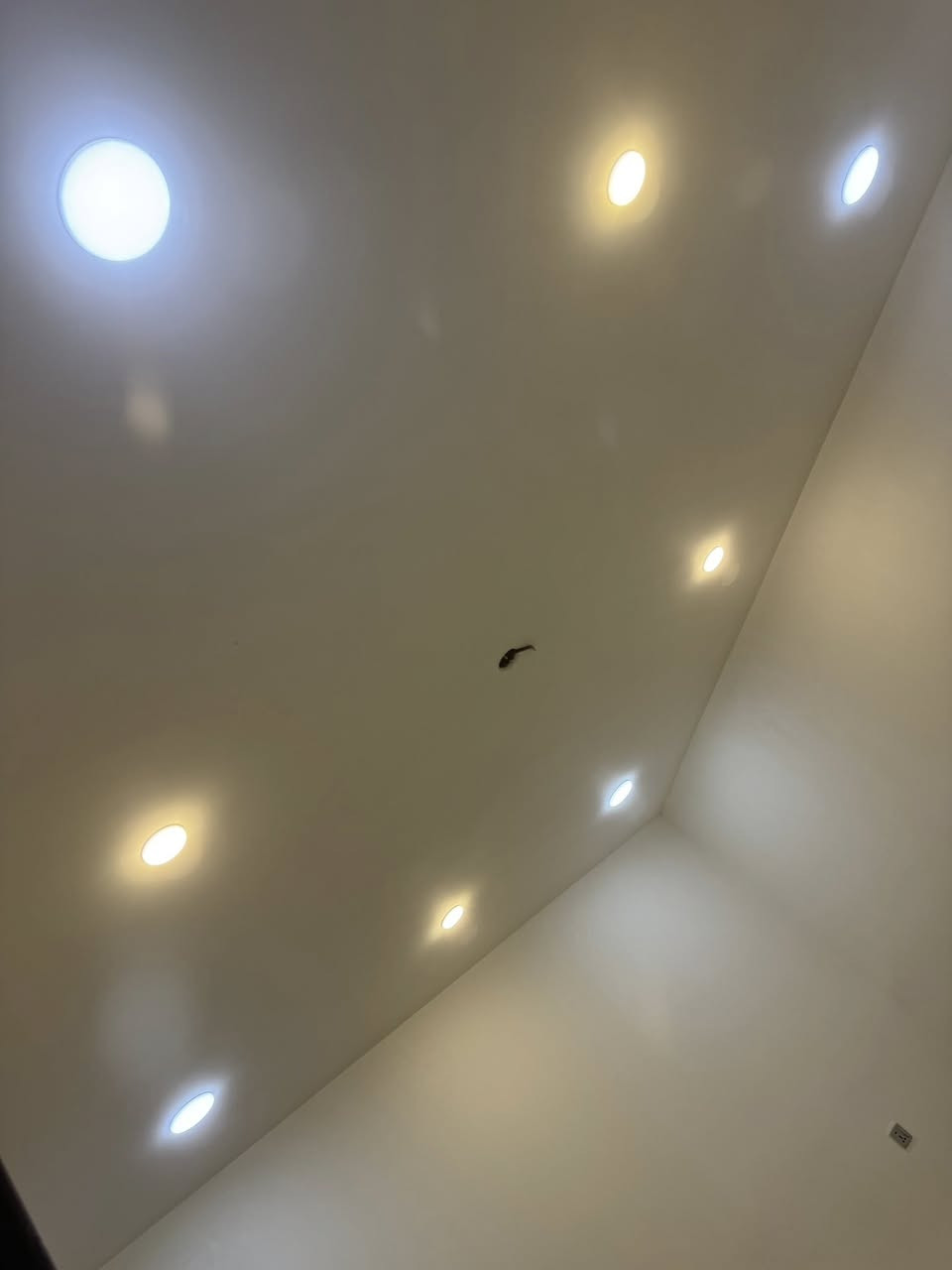 #اخزن_رقمي_يمك_للطوارئ_الكهربائية💯😁
كلشي يخص كهرباء البيوت و المواقع يمي 😌
تأسيسات كهربائية عامة للدور و المجمعات السكنية
مقاولات عامة 
بوردات سيطرة (ATS)
اجهزة تحويل و اجهزة حماية مع الضمان 💯 
تشطيب كهربائيات 
واجهيات باحدث التقنيات
نصب كاميرات
‏ *********** متواجدين ٢٤ ساعة لخدمتكم
للاستفسار متوفر واتساب وماسنجر ورقم هاتف
