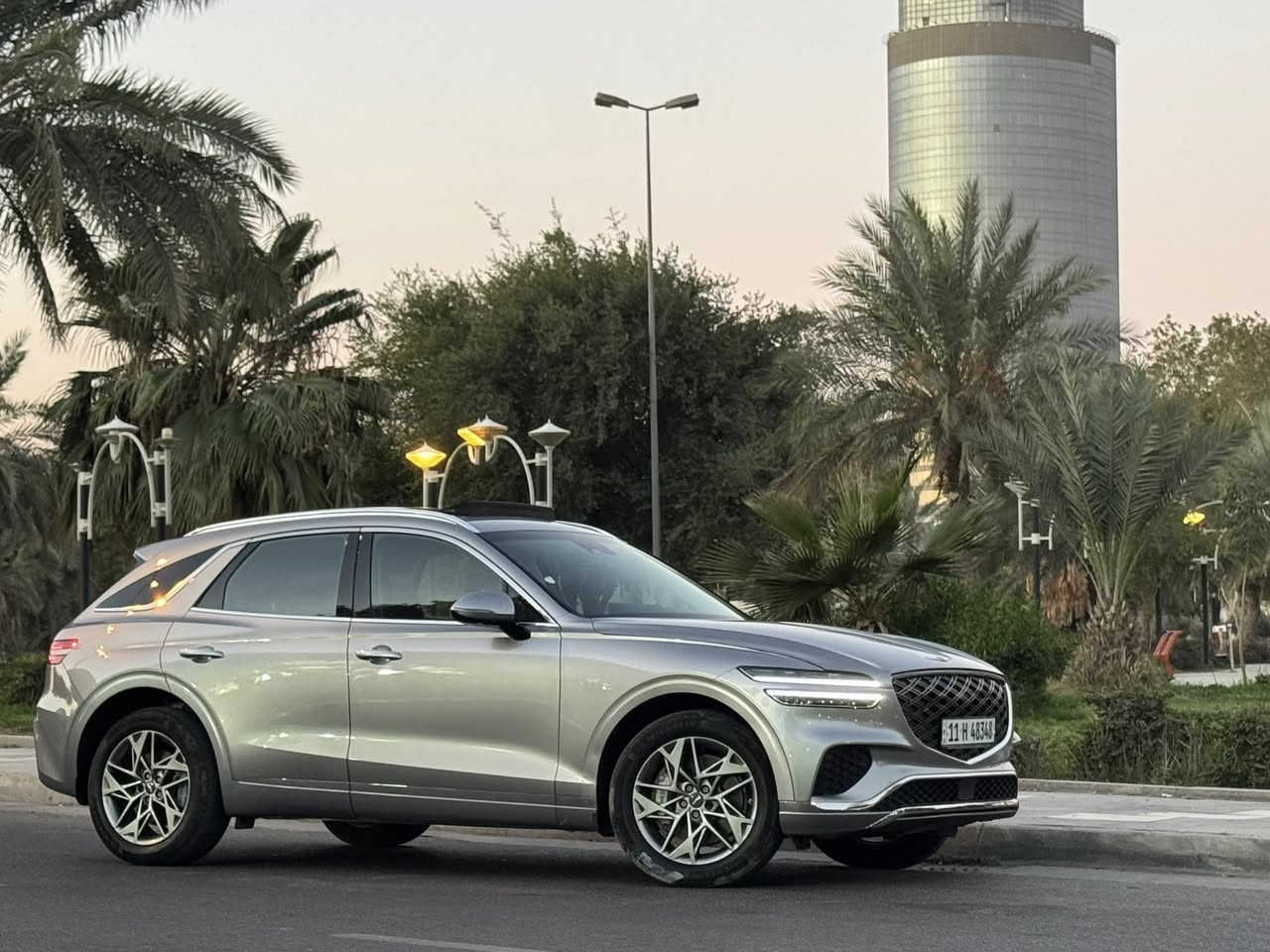 GENESIS GV70 2024 
V4 2.5T🚀🚀
الحادث : بنيد مبدل نفس اللون + باب السائق صبغ فقط
حالة الايرباك : ستيرن + بردة السائق 
الشاصي واللغد والدواخل والحوض سليمات مكفولة 100‎%‎ 
والسيارة بيها سونار 
رقم السيارة بغداد شهداء باقيلها تقريباً سنة ونصف 
تفاصيل التصليح : السيارة مبدللها سيت راديترات ومروحة اصلي شركة جديد لايتات اصلي دعامية مال 2026 السيارة مابيها نقص ابد ولا دينار  
السيارة ماشية:( 23 الف مايل )
المواصفات : 
1-بصمة دخول ذكي وابواب وبصمة جنطة
2- سقف بانوراما 
3- مقاعد جلد + كهرباء + ميموري خزن 
4- مري شفط + قلاب على البك + ترحيب علامة جنسيز+اشاير+ نقاط عمياء
5- صندوق كهرباء ( شفط) 
6- رادارات امامي وجانبي وخلفي وتحذير تصادم والخروج عن المسار 
7- حساسات خلفية 
8- اوتو هولد + اوتو ستوب 
9- 5 وضعيات قيادة ( سبورت - ايكو - نورمال- سمارت- سناو ثلجي)
10- السيارة تجي فئة فور ويل (4WD)
11- ابل كاربلي واير ليس + واير + اندرويد اوتو وايرليس و واير 
12- شاحن لاسلكي + منافذ شحن يو اس بي + منافذ تايب سي
13- قطعتين تبريد امامي وخلفي + تدفئة بالمقاعد والستيرن
مكان السيارة بغداد 
للاستفسار تفضل خاص او اتصل وتدلل
***********
