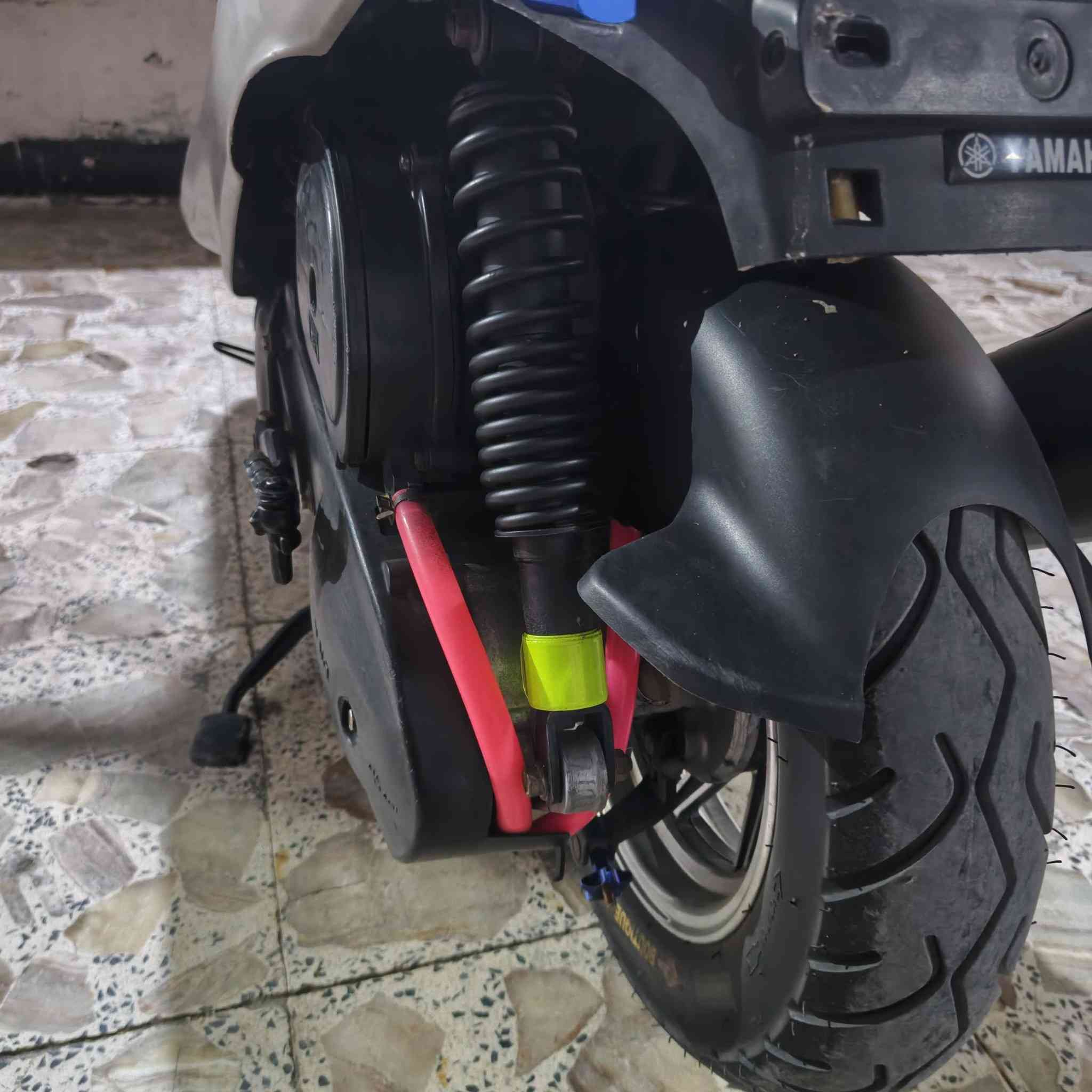 السلام عليكم..للبيع  ماكس قچمه دراجه رمبه صارلهه شهرين نازله گزوز اف ام وياله جدد تخم تاير جديد كهربائيات كلهه شغاله باتري جديد شلعه ومعدل خير من الله السعر 800 ..ولي مايعجبه السعر لايعلق ويحچي حچي زايد *********** گرمة علي
