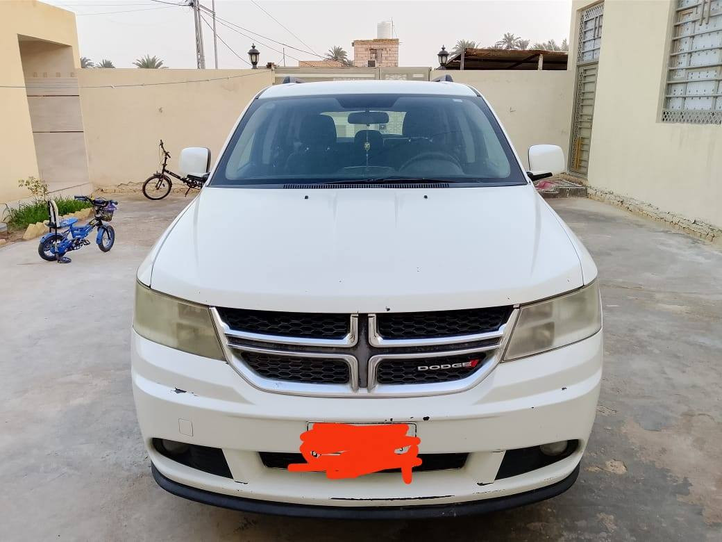 السلام عليكم اخون
دوج جورني مديل 2016 لون ابيض وارد امريكي اربعه لسندر   رقم ذي قار تحويل ثاني يوم السياره خير من الله جاهزه من كل النواحي 
حداديه جديده 
توني شادله المكينه جديده 2020 
ويل كب تخم تاير تبريد ثلج كرهبائيه كله شغاله 
التبريد 3 قطع 
باتري جديد 
مكان السياره الناصريه مركز 
رقم الهاتف ***********
مكلف بل نشر
