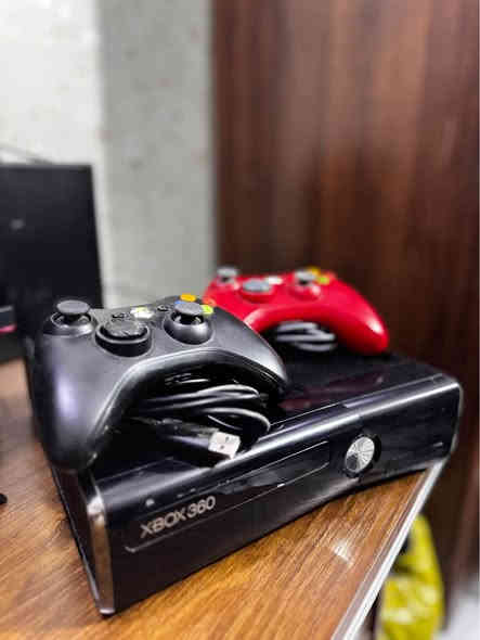 للبيع Xbox 360 استعمال قليل ونظيف كلش
يجي ويا يدات ثنين 
وحساب بي 40 
ومحولة التشغيل 
رقم تلفوني ***********
عنواني بغداد الحرية
ملاحظة ( لا يوجد كيبل HDMI ) بغداد
