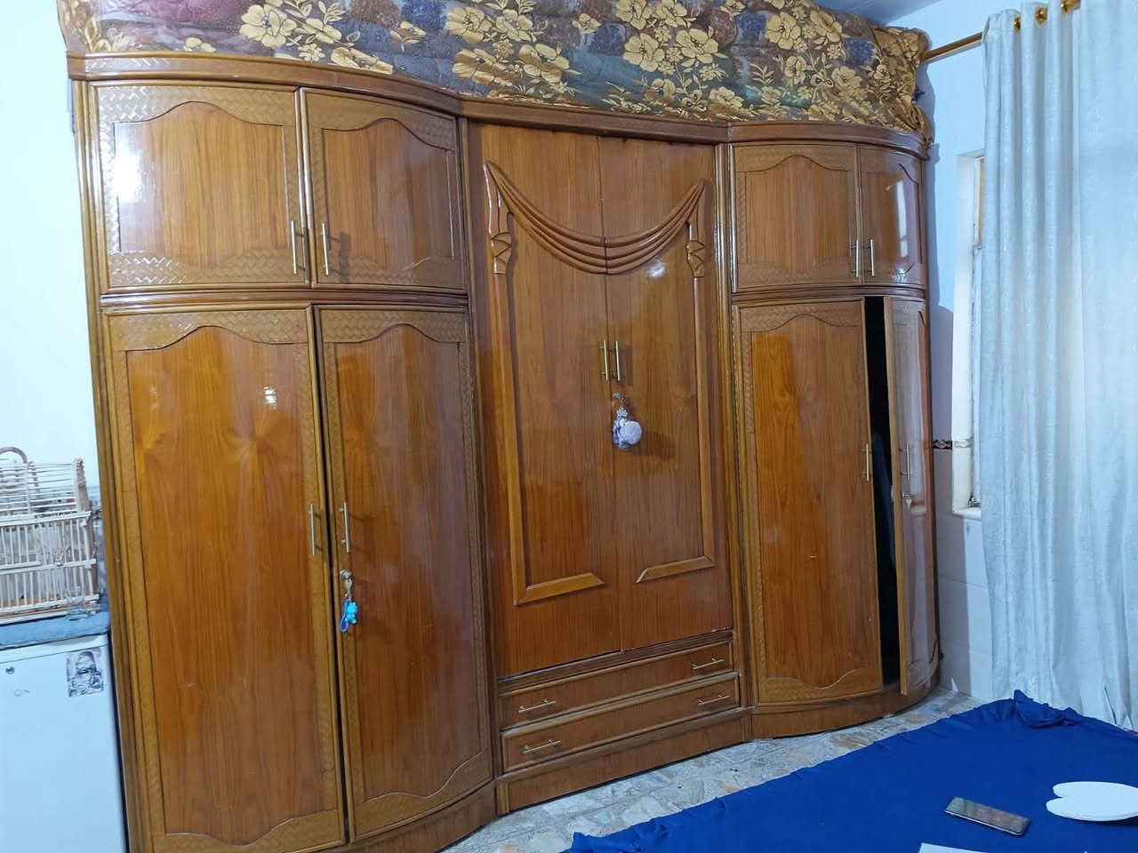سلام عليكم غرفه اخشاب لبيع غرفه صاج العنوان بغداد الشعله 
 رقم الهاتف ***********
السعر مليون قفل
