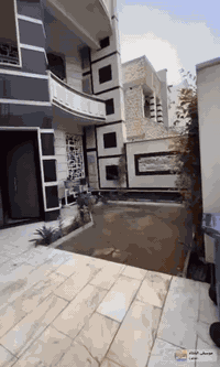 بيت في حي الحسين  بناء درجه أولى200 متر متكون من ثلاث طوابق
يحتوي على 5 غرف نوم 
للأستفسار ***********
