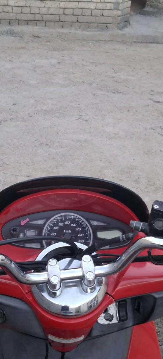 السلام عليكم دراجه PCX جيل اول نضيفه كلش علا وضع الرمبه مكينه بلاديه حجم 125تسنان كهربائي حساس ازدحام سعره ١٢$ وبيه مجال العنوان بابل المسيب مفرق السده ***********
