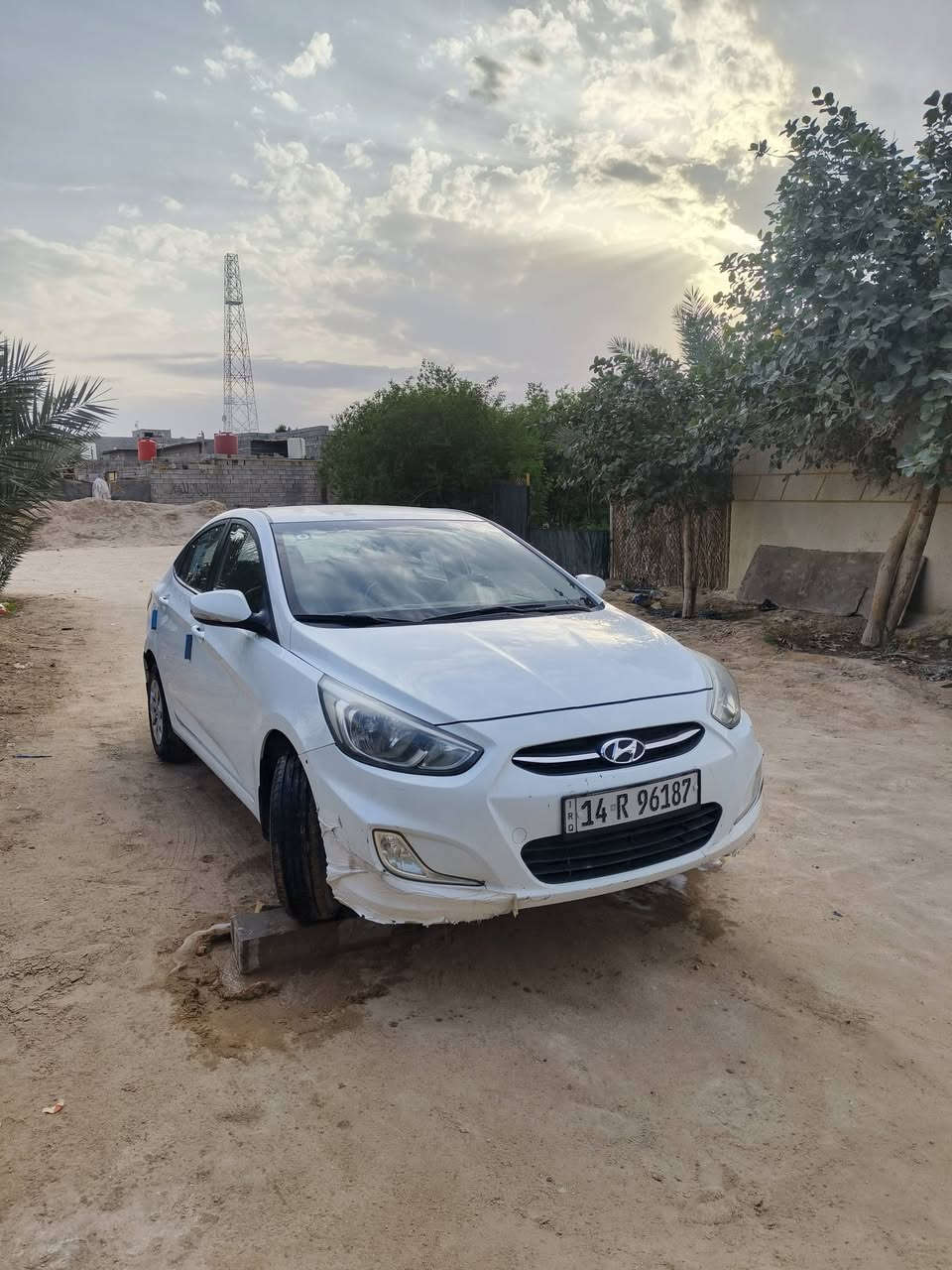 سلام عليكم اكسنت 14مضلع  وارد خليجي مكفوله من كلشي محرك وكير كفاله عامه المحرك 1600دوش سياره جديد ماعوزهه أي شي السعر (105) بيها مجال قليل الرقم الهاتف *********** ملاحضه القماره مصبوقه أثر خياس سياره تحكم بل ستيرن+ كامره خلفيه+رقم الجديد ماشيه 125الف
