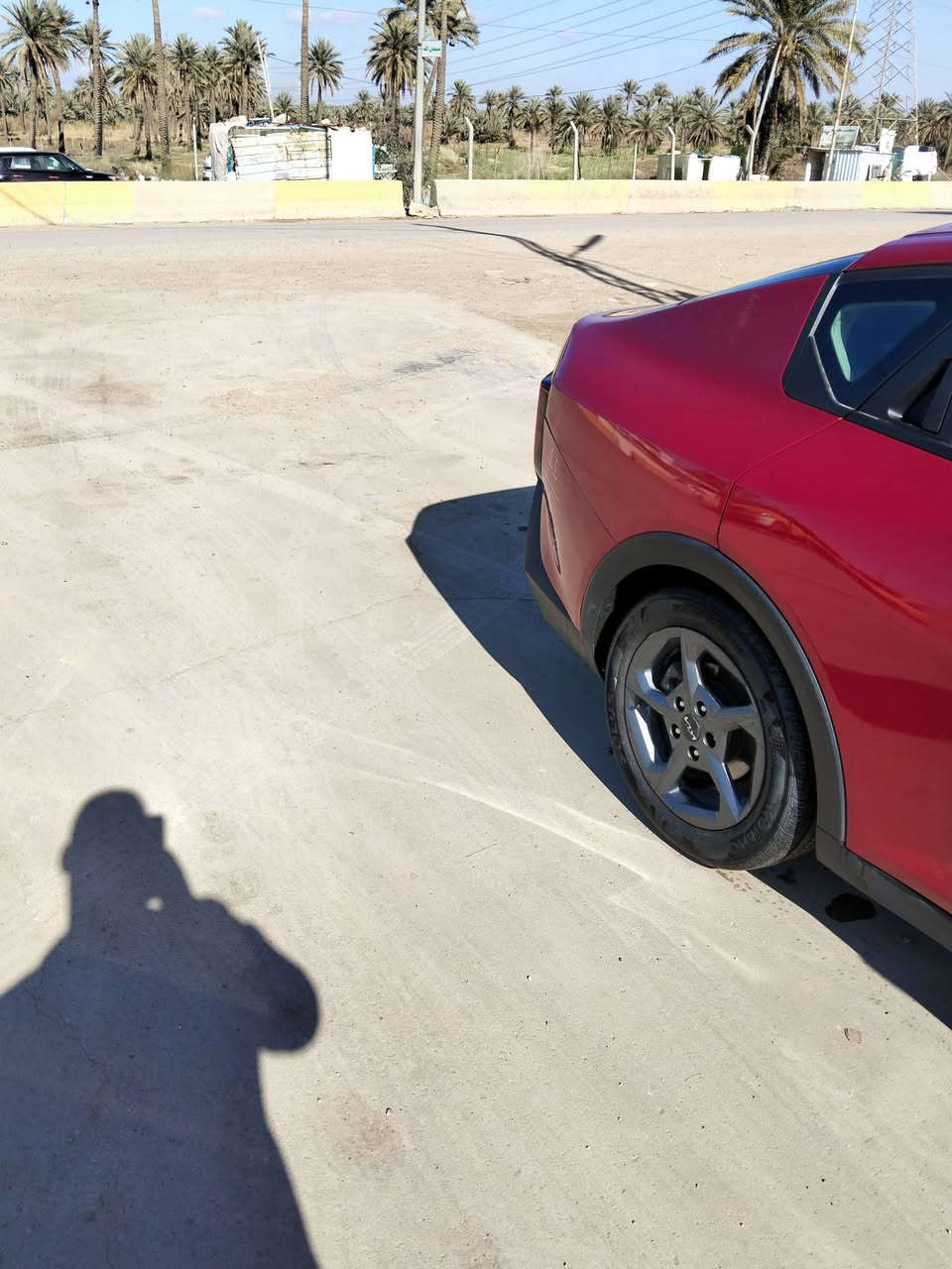 السلام عليكم كي فور موديل 25 حادثهة جاملغ خلفي وربع الباب ترقيم جديد باسمي ترهم امراوس السعر 175وبيهة مجال صور الحادث موجودة بالمنشور ترهم امراوس بسيارة سعرهة اقل ***********
