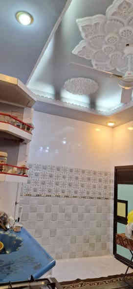 دار للبيع مساحه ١٠٠متر حي التحدي
اساس كونكريت بناء حديث طابوگ سقف كونكريت يتكون من ،
 استقبال 5.5 ×3 
مطبخ 5× 3.5 
صالة 4×4
غرفة 
منور 
ارضية بوسلين 
سقوف جبسن بورد كل البيت وانارة مخفيه 
السعر ٦٠ مليون مع المجال البسيط 
للاستفسار اكثر الاتصال على الرقم او راسل واتساب ***********
