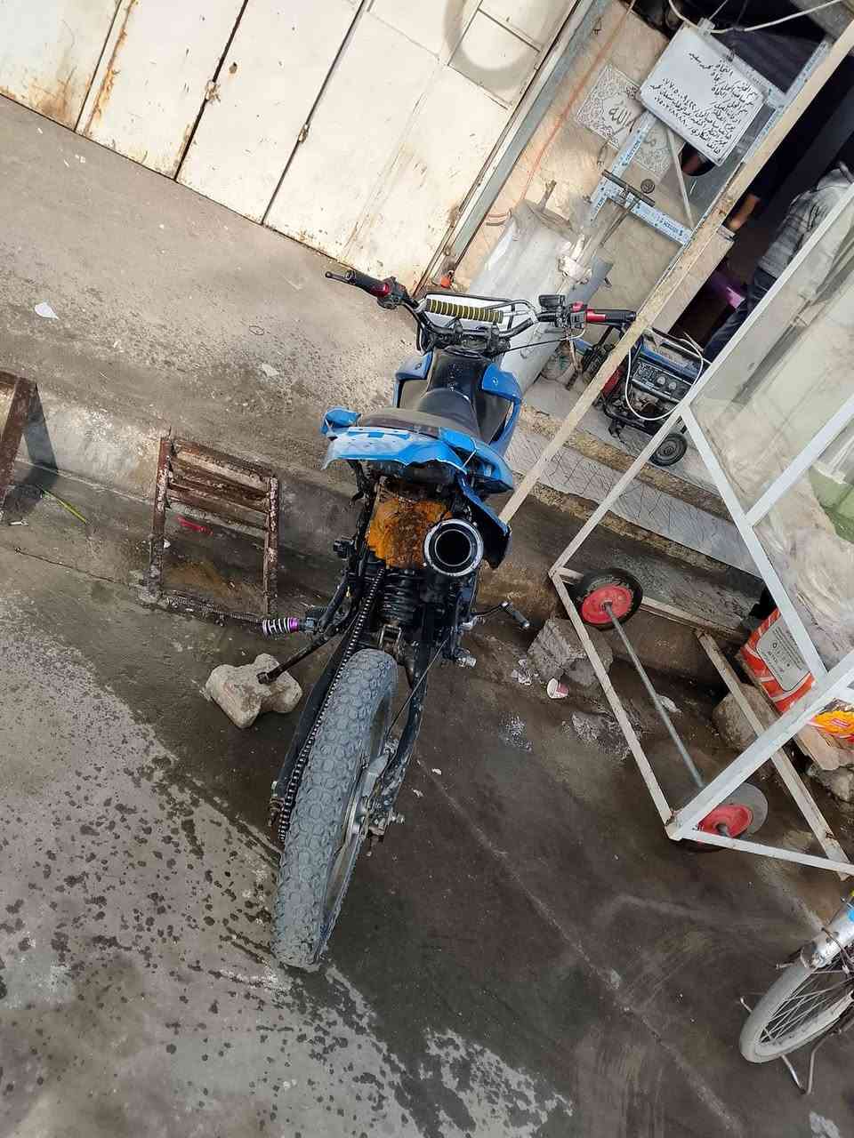 سلام عليكم ورحمه الله وبركاته دراجه قفاز سونيك محرك 200 سي سي لا صرف ولا بخار المكينه فول نشاط خير من الله مابيه اي عيب الدراجه خير من الله عوزه فقط كهربائيات الضفيره موجوده بس اجيب وتربط وتحطله باتري نص هندر تشتغل ما بيه اي عيب 
#للبيع او #للمراوس 
#السعر 375 وبيه مجال 
***********
