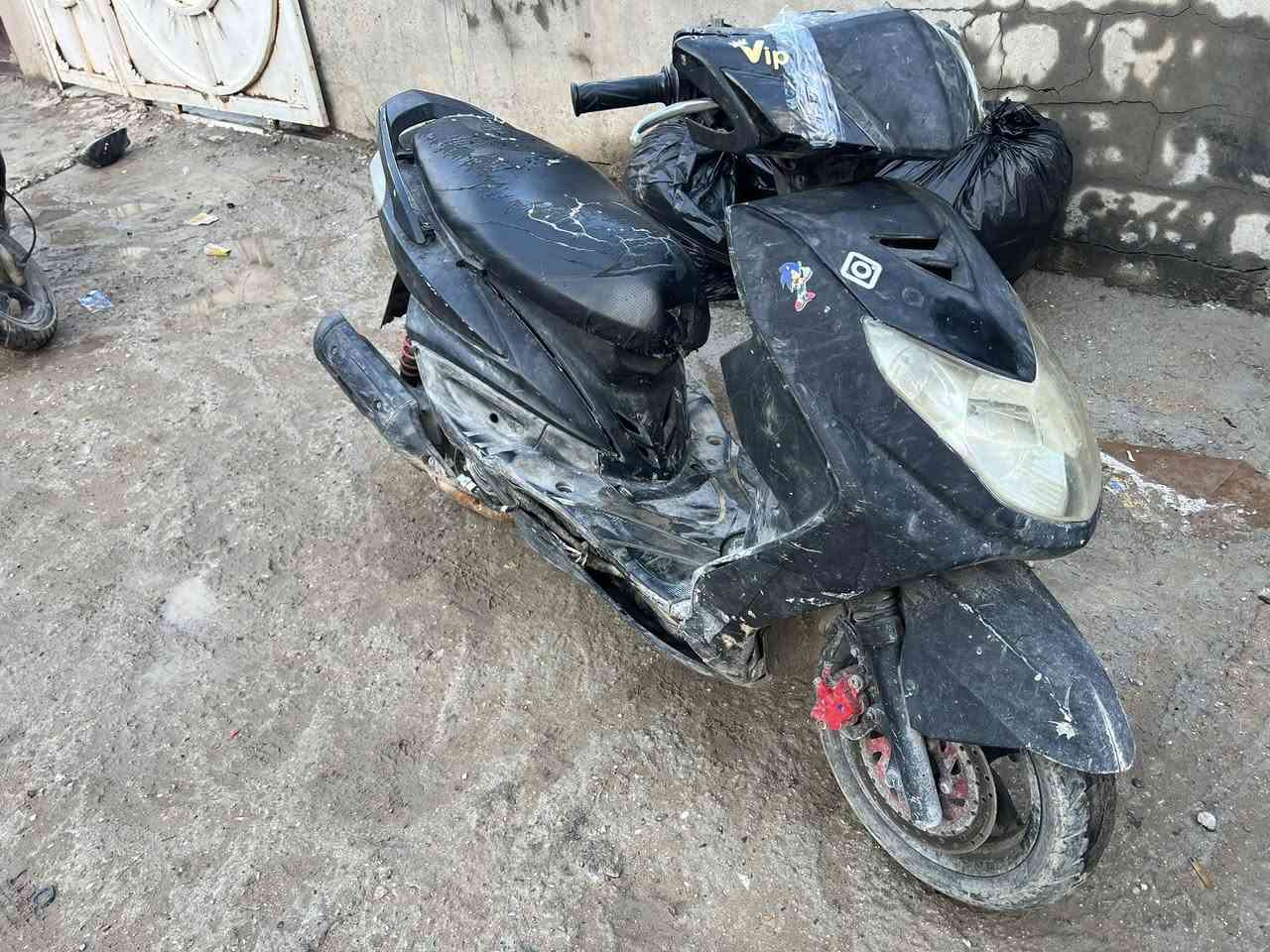 السلام عليكم دراجه سكنس فحل كابريتر
الدراجه زنجيلها فالت كهربائيات شغاله قبق هندر مابيها فقط سلف سعرها 200وبيها مجال
العنوان بغداد جسر ديالئ الجديد 
للتواصل الرقم:***********
