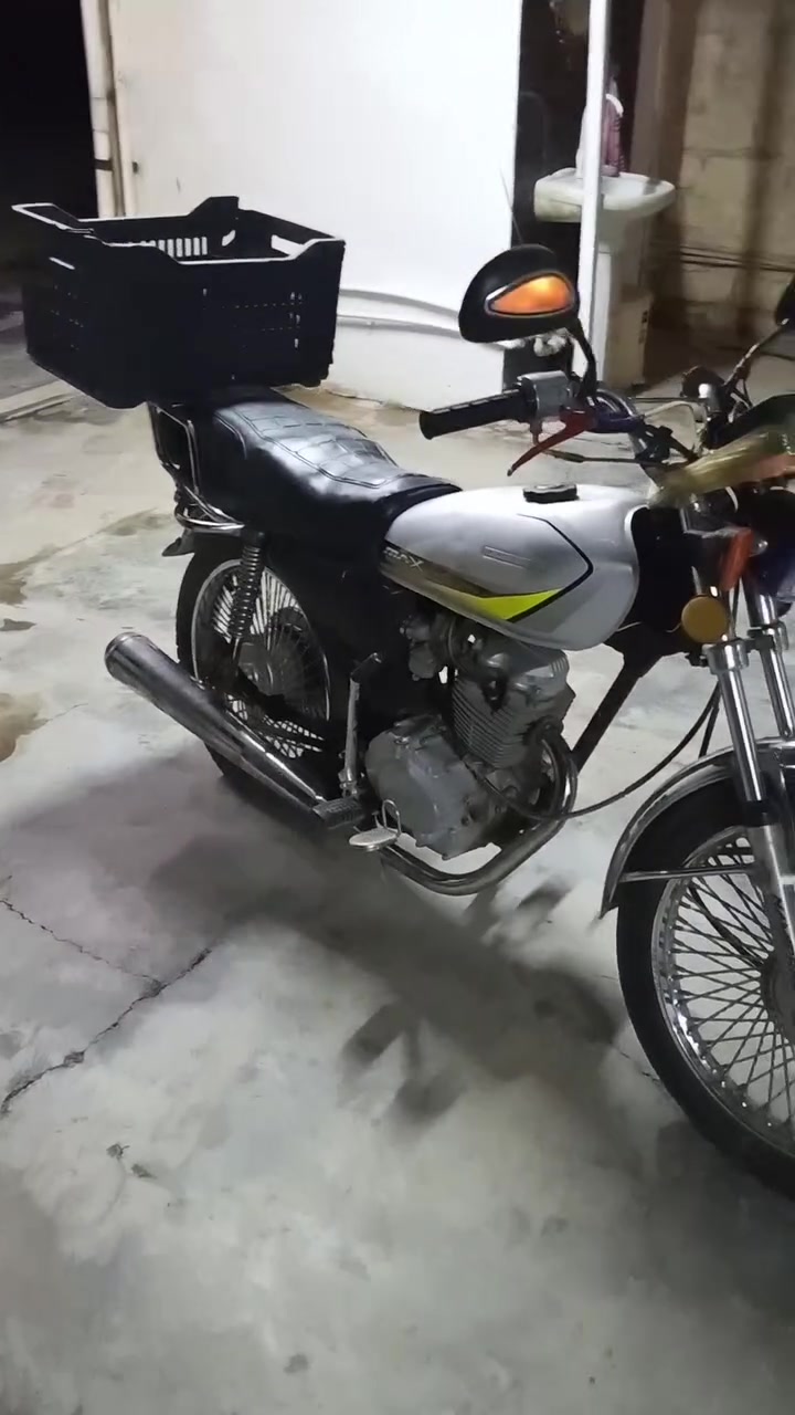 للبيع سعره 350الف  بي مجال دراجه حيل نظيفه كهربايئات شغاله طخم تايرات جدد مكينه لا صرف ولا بخار دراجه فول نشاط كركوك اسرى والمفقودين وتساب ***********
